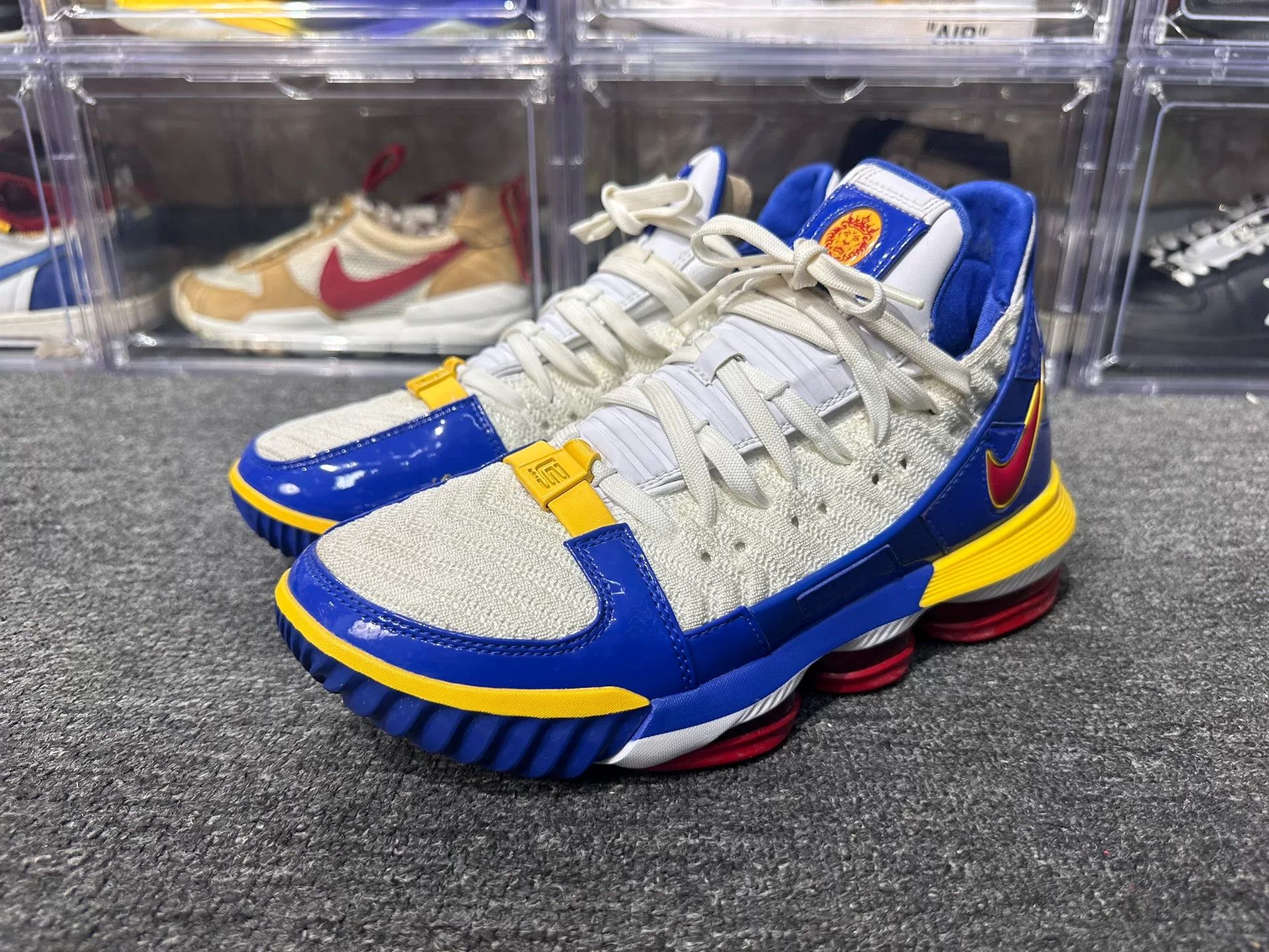 Nike Nike LEBRON Lowtop Sneakers 9 Men Size US 9 / EU 42 - 1 Thumbnail
