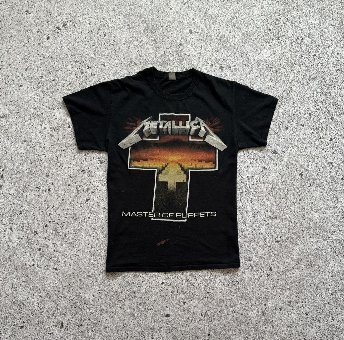 Band Tees × Metallica × Vintage Gildan Vintage 2017 Metallica Master Of Puppets Band T-shirt Size US M / EU 48-50 / 2 - 2 Thumbnail