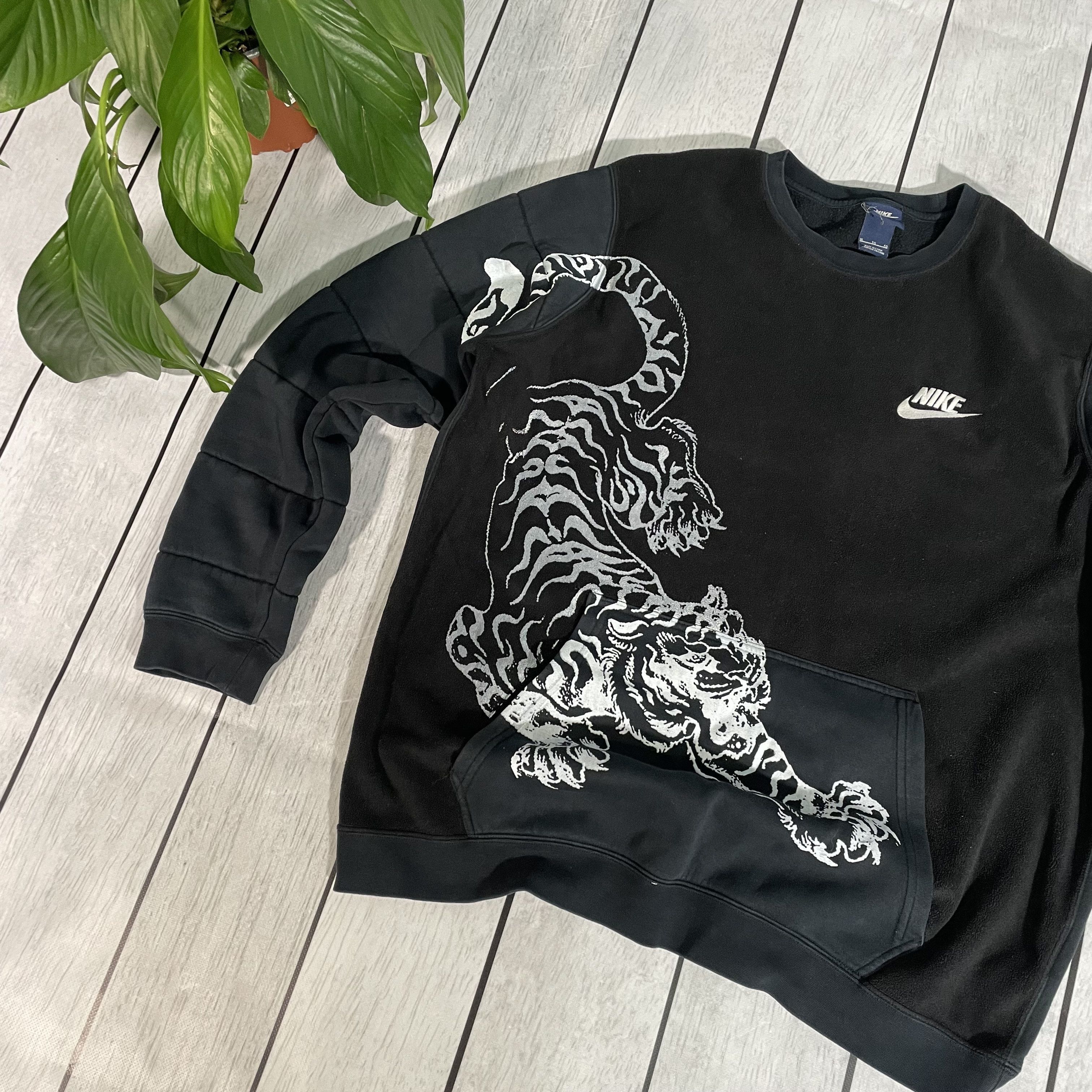 Nike Nike sweatshirt grunge alt rare y2k custom Tiger 1of1 sz XL Size US XL / EU 56 / 4 - 3 Thumbnail