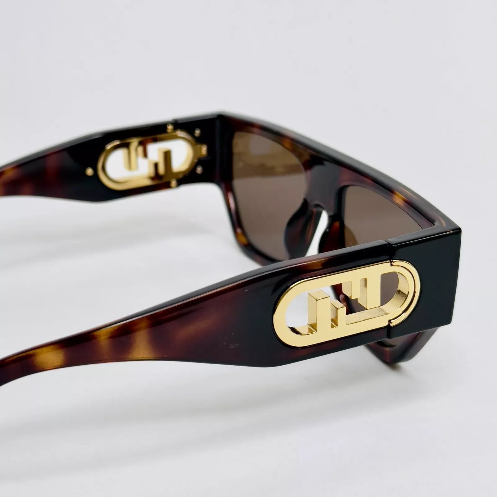 Fendi FENDI O'LOCK 40108 Brown Fashion FF Lock Logo Mask FE40108U Size ONE SIZE - 8 Thumbnail