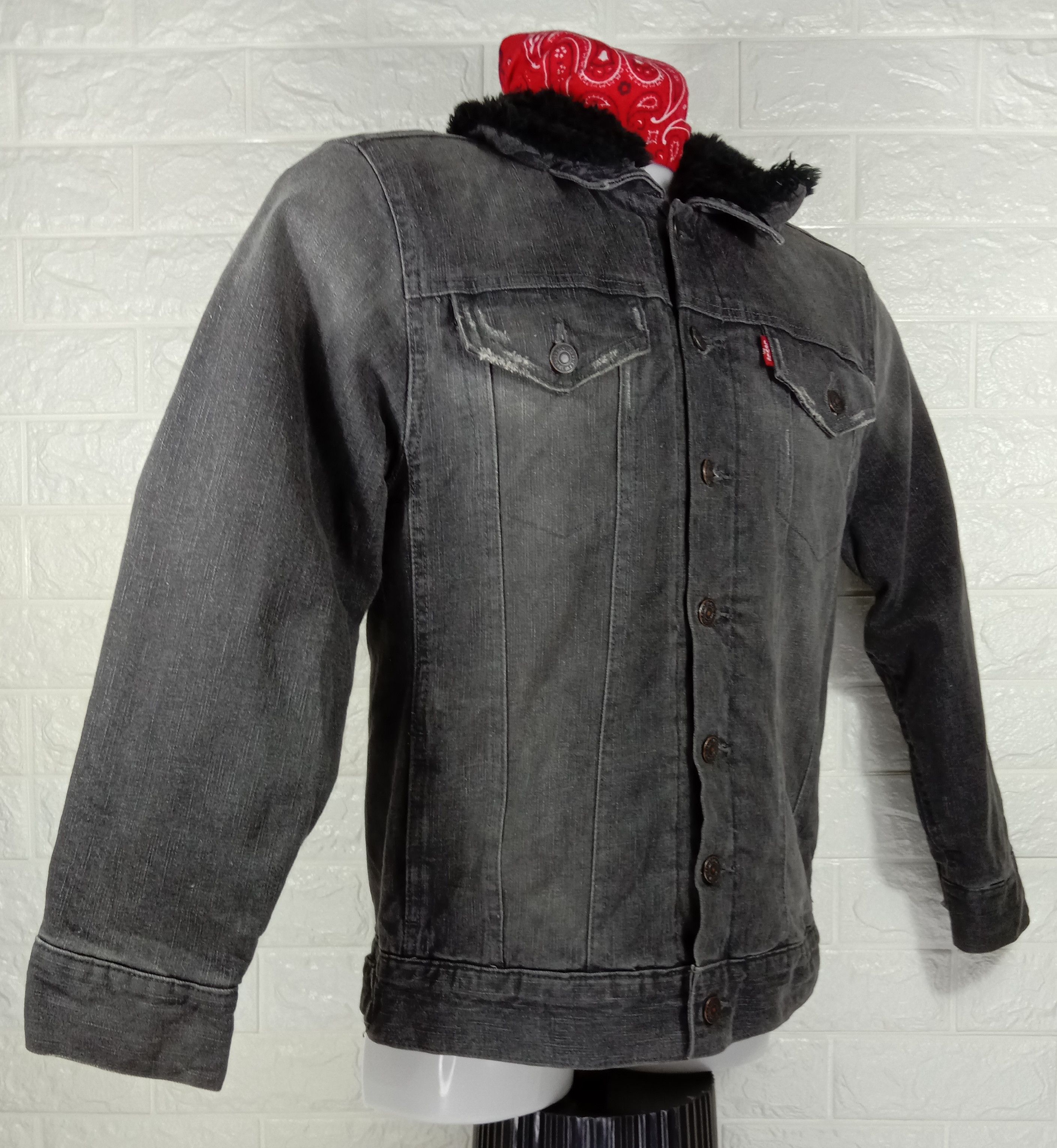 Levi's Vintage Levi's Red Tab Faded Black Denim Jacket Size M / US 6-8 / IT 42-44 - 2 Thumbnail