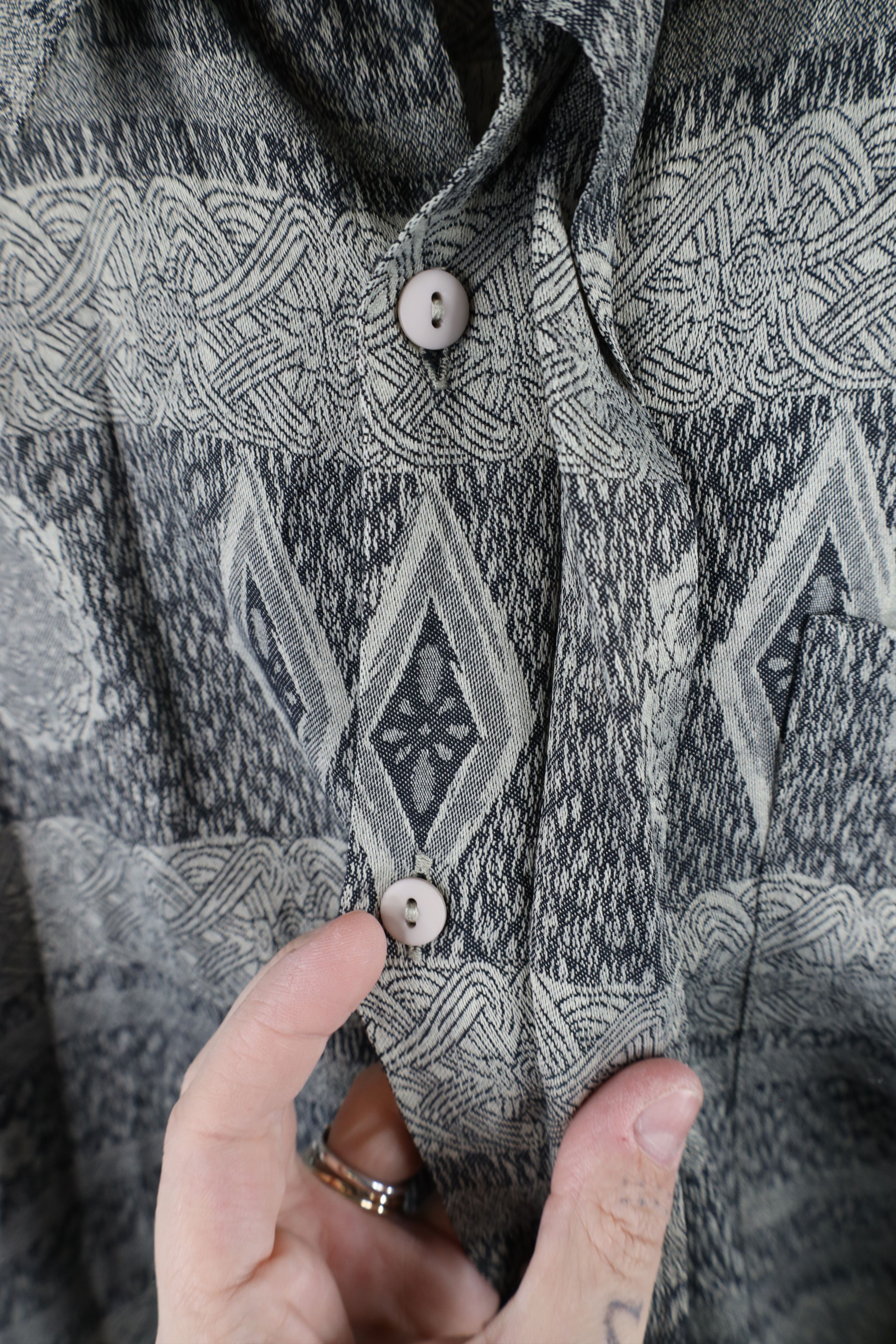 Vintage Vintage 90s Streetwear Flower Knit Collared Button Shirt Size US XL / EU 56 / 4 - 7 Thumbnail