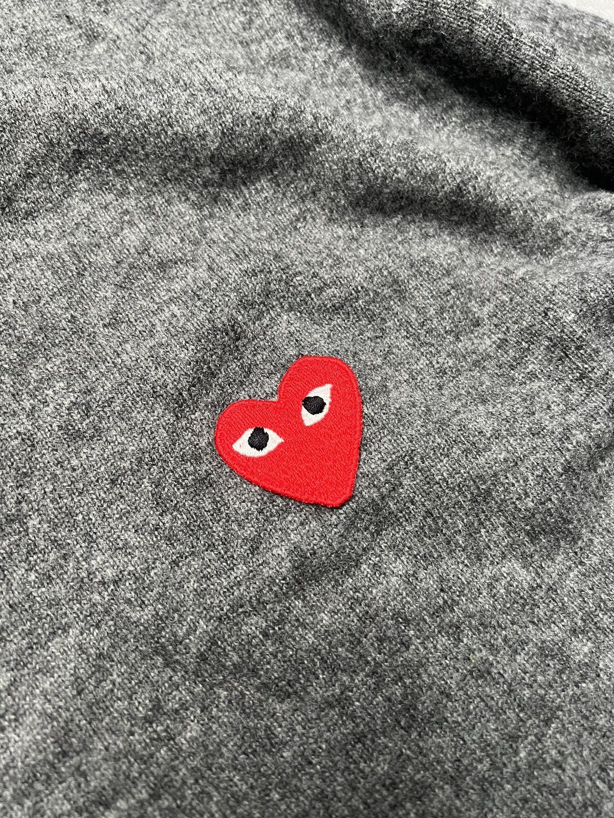 Comme des Garcons PLAY Play CDG F/W 04 Chest heart Logo Wool Sweater Size US M / EU 48-50 / 2 - 4 Thumbnail