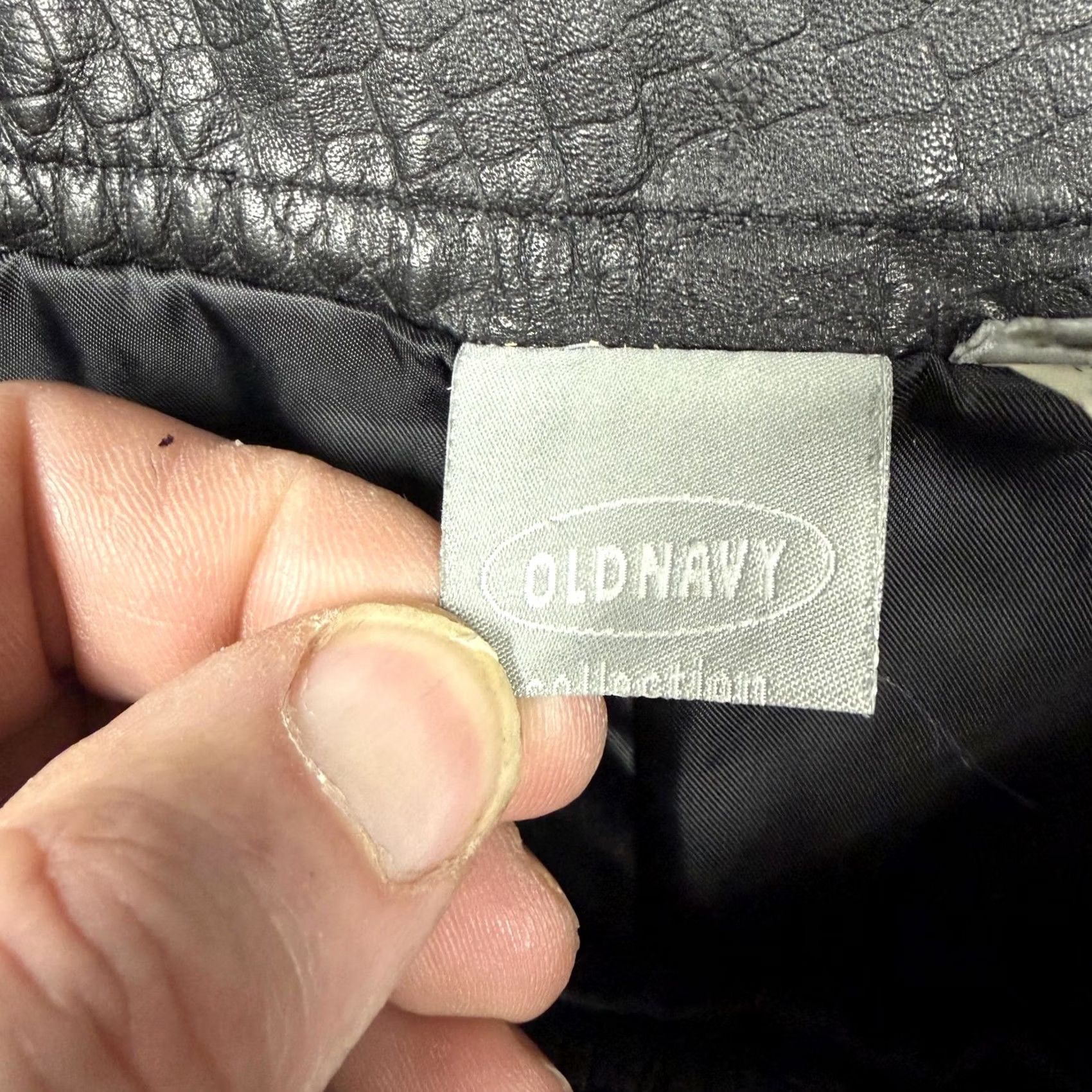 Old Navy VINTAGE Old Navy Skirt Womens 4 Black Leather Croc Goth Edgy Rocker Grunge Moto Club Skirt Size 4 Womens Black Leather Croc Gothic Size 27" / US 4 / IT 40 - 5 Thumbnail