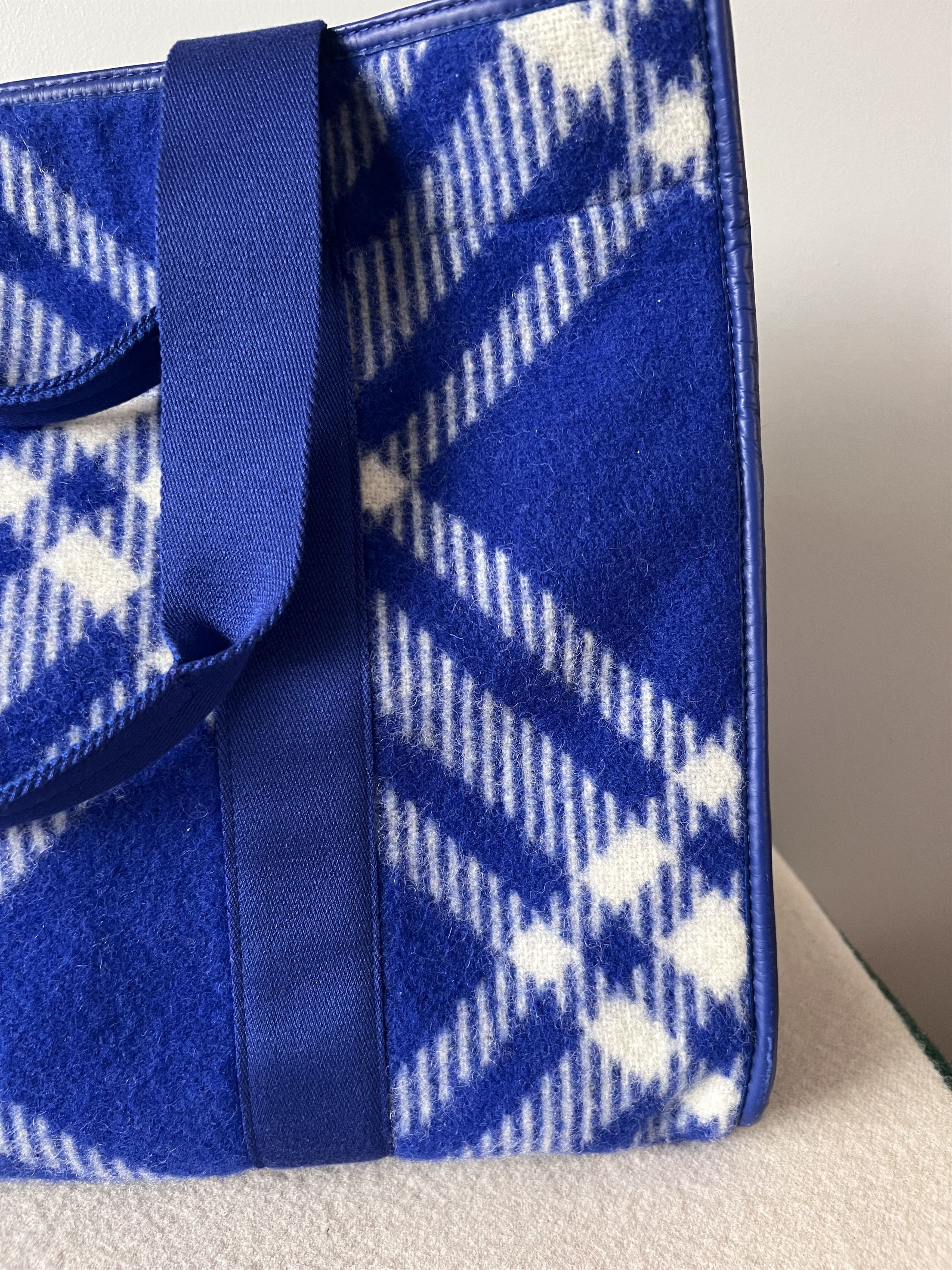 Burberry Burberry XL Check Shopper Tote Bag in Blue Leather Wool Size ONE SIZE - 6 Thumbnail