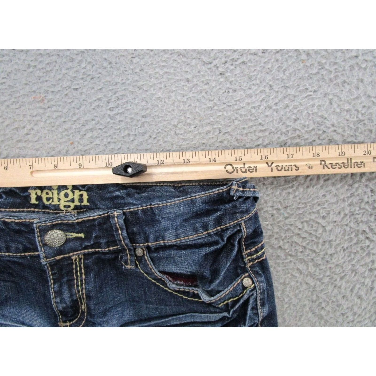 Vintage Reign Jeans Capri Distressed Dark Stretch Denim Women SZ 7 Blue Capri Womens Jeans Capris, Reign Denim Women 7 Blue Distressed Stretch Size 28" / US 6 / IT 42 - 6 Thumbnail