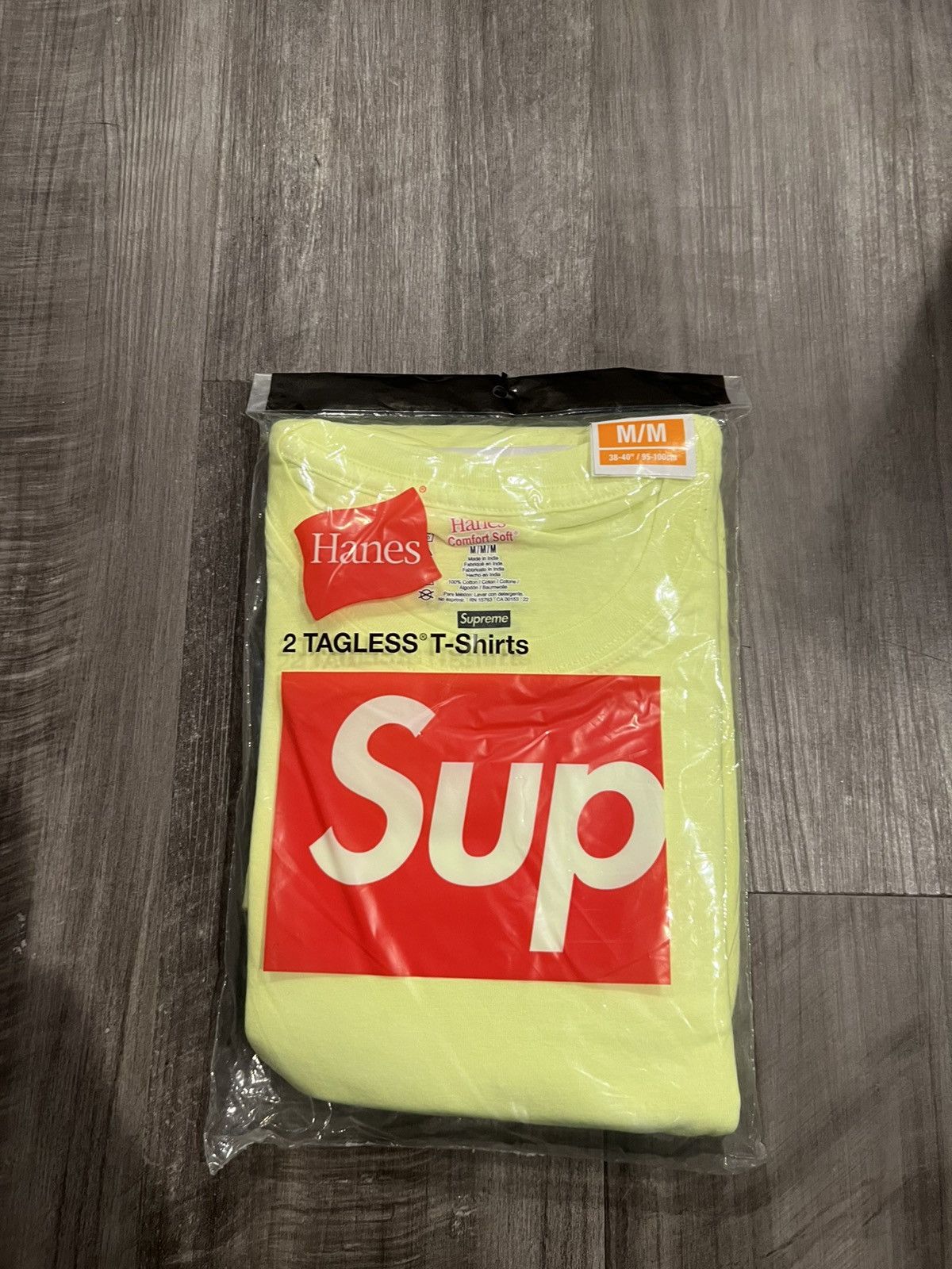Supreme Size Medium Men’s SS23 SUPREME / HANES TAGLESS TEES (2 PACK) Size US M / EU 48-50 / 2 - 1 Thumbnail