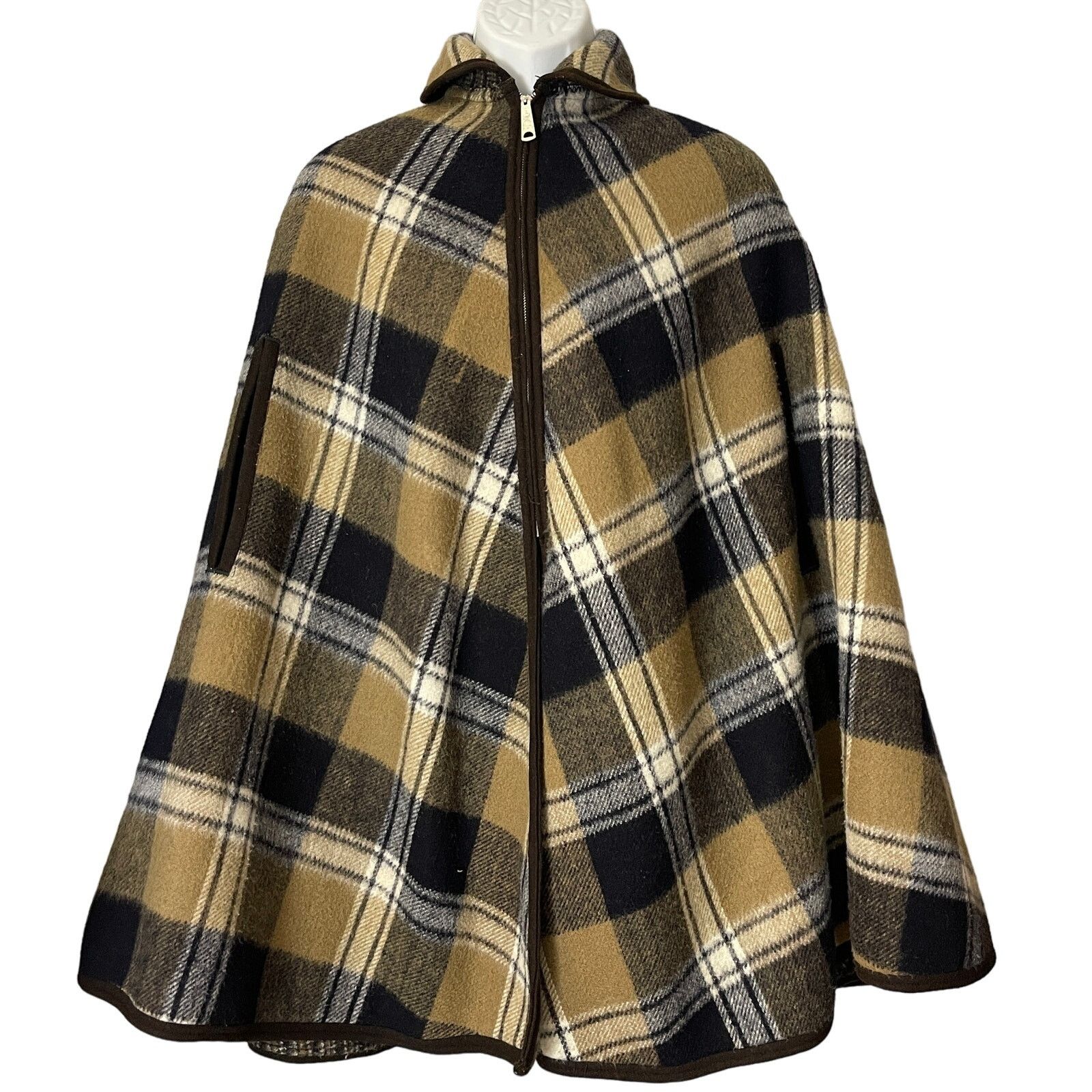 Vintage VINTAGE 70s Reversible Plaid Blanket Wool Cape Size M / US 6-8 / IT 42-44 - 1 Thumbnail