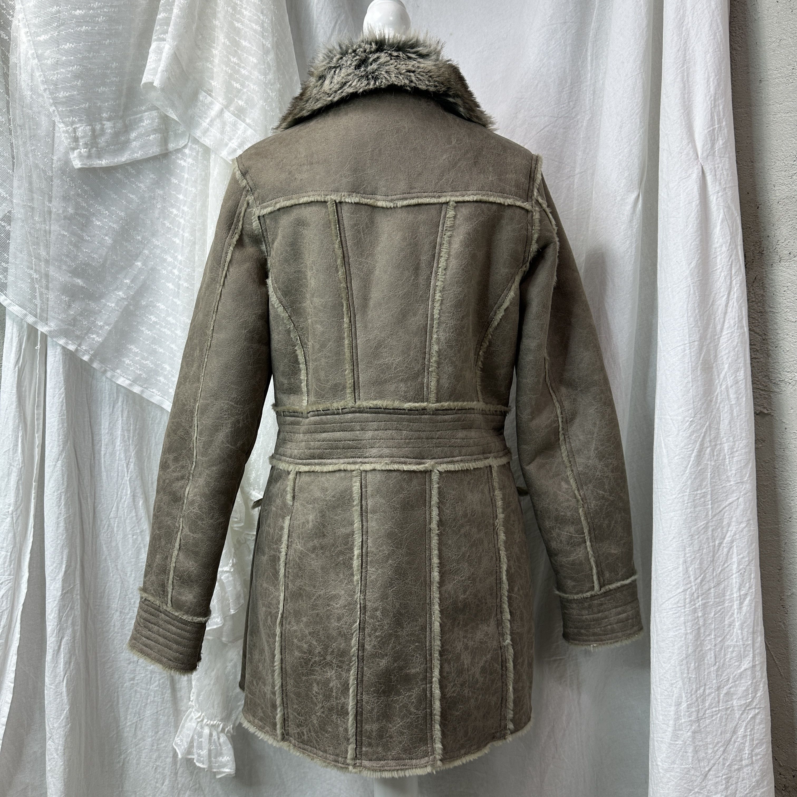 Vintage Vintage Old Money Button Up Faux Fur Winter Coat 00s Size M / US 6-8 / IT 42-44 - 8 Thumbnail