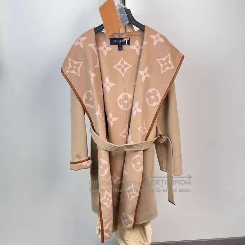 Louis Vuitton Louis Vuitton Cream presbyopic bathrobe coat Size XXS / US 00 / IT 34 - 1 Thumbnail