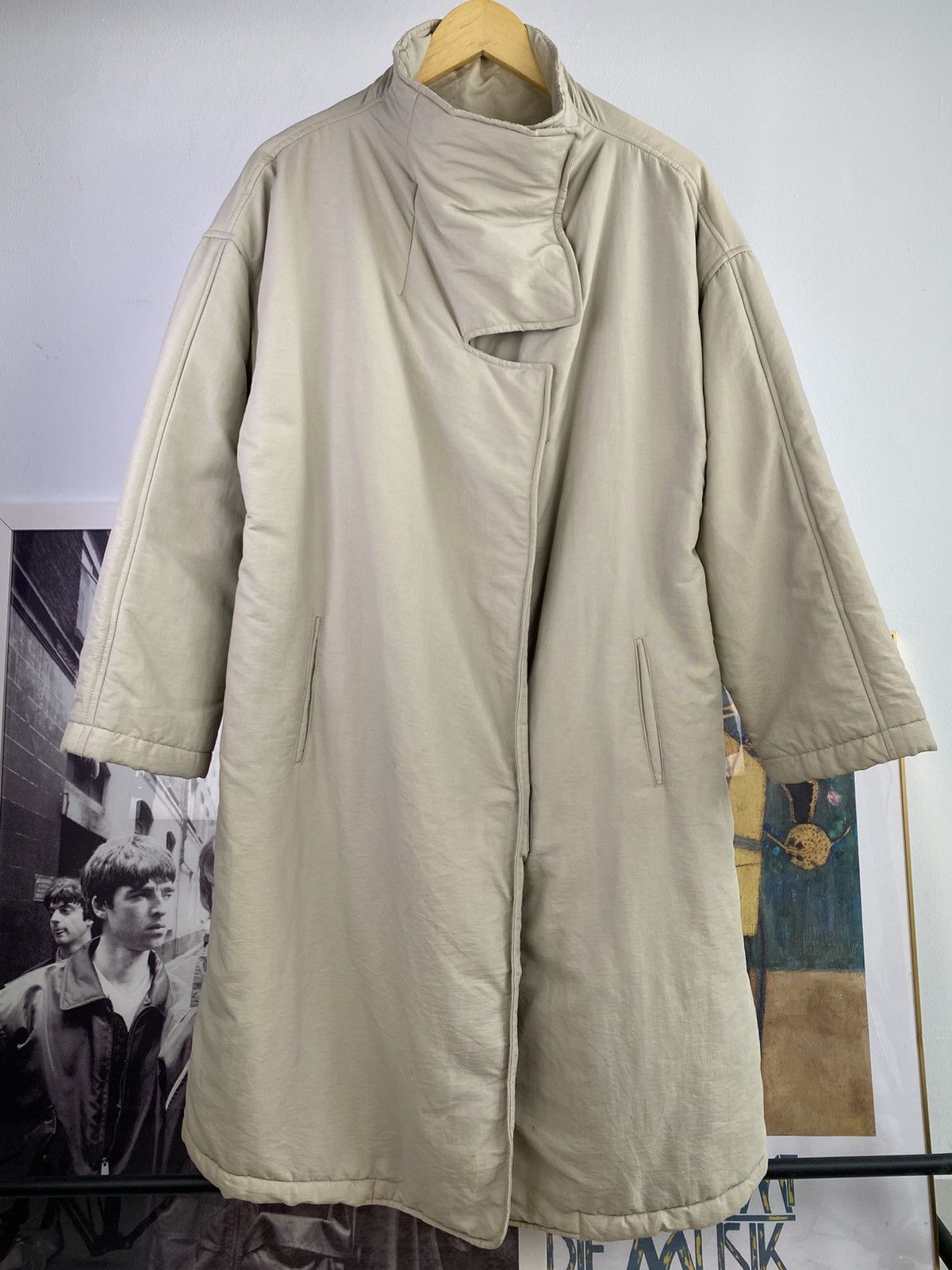 Emporio Armani 1990’s Armani Metallic Closures Quilted Beige Long Coat Size US L / EU 52-54 / 3 - 2 Thumbnail