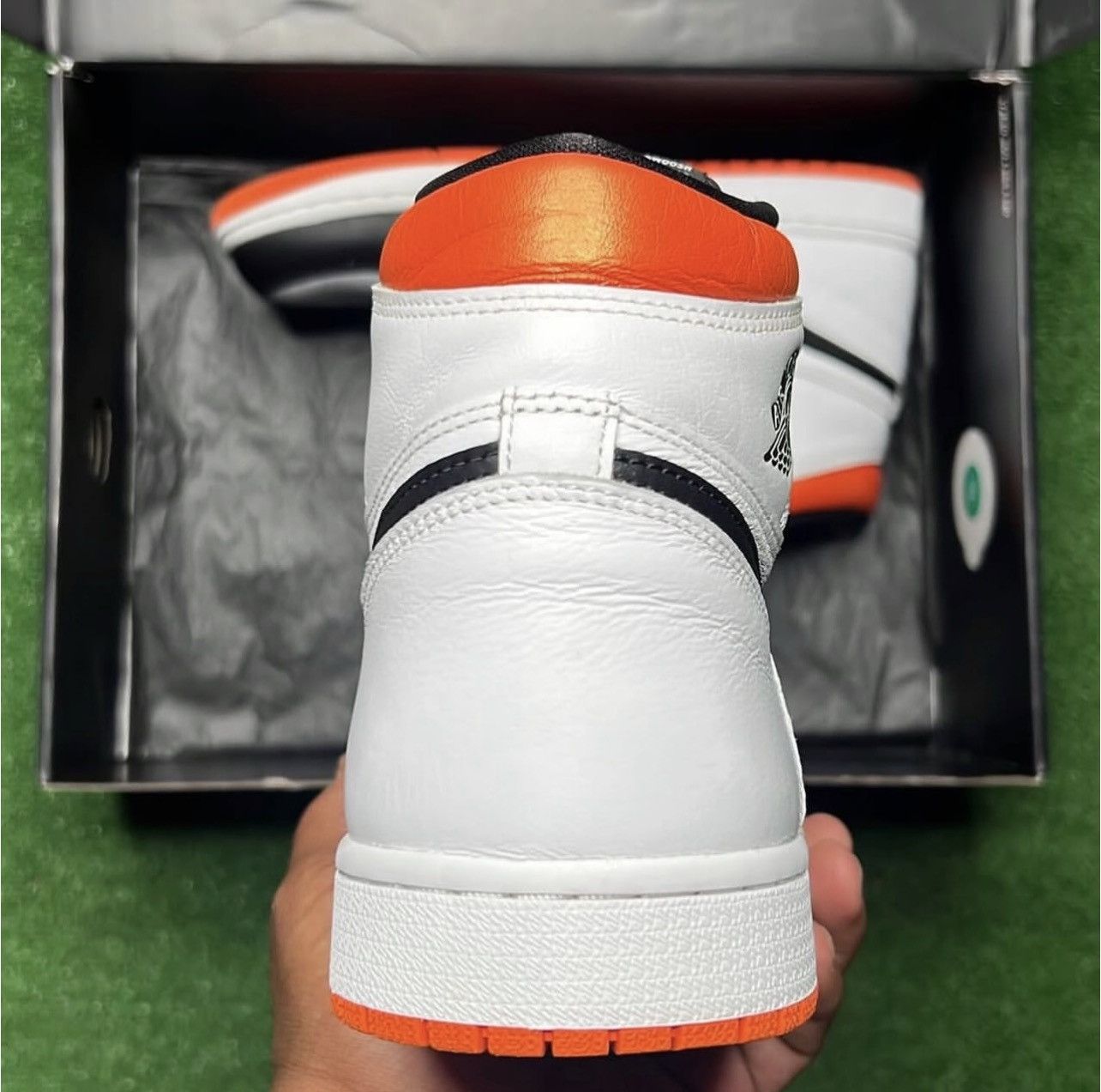 Jordan Brand Air Jordan 1 Retro High OG ‘Electro Orange’ Size US 10 / EU 43 - 5 Thumbnail