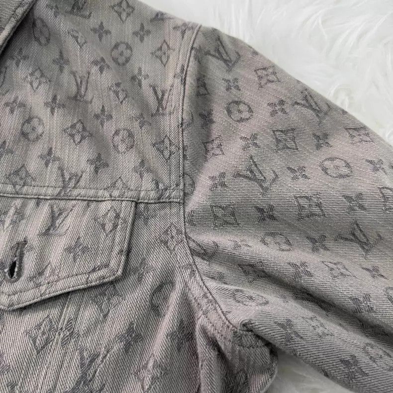 Louis Vuitton Louis Vuitton Grey Logo full-print single-breasted casual Size US M / EU 48-50 / 2 - 4 Thumbnail