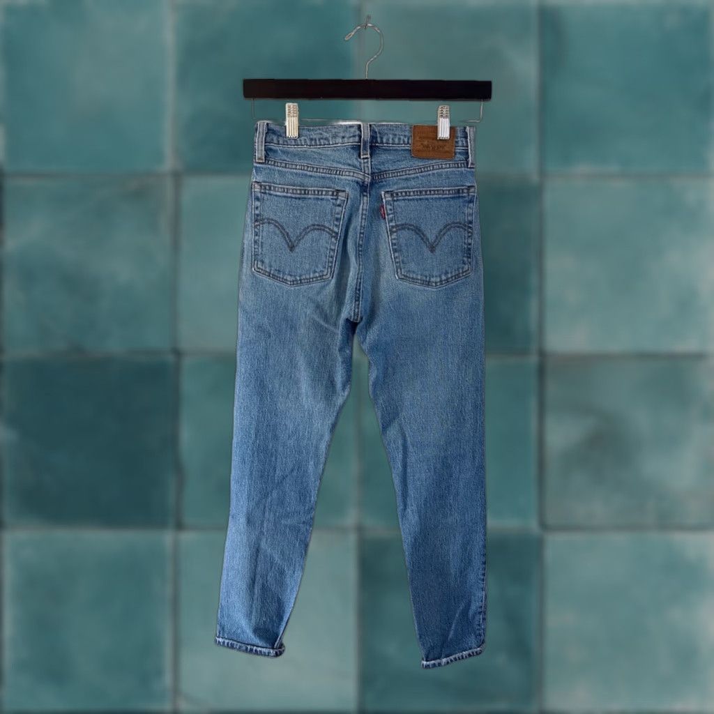 VINTAGE levi's premium denim wedgie cut jeans Medium wash Womens 25 GUC