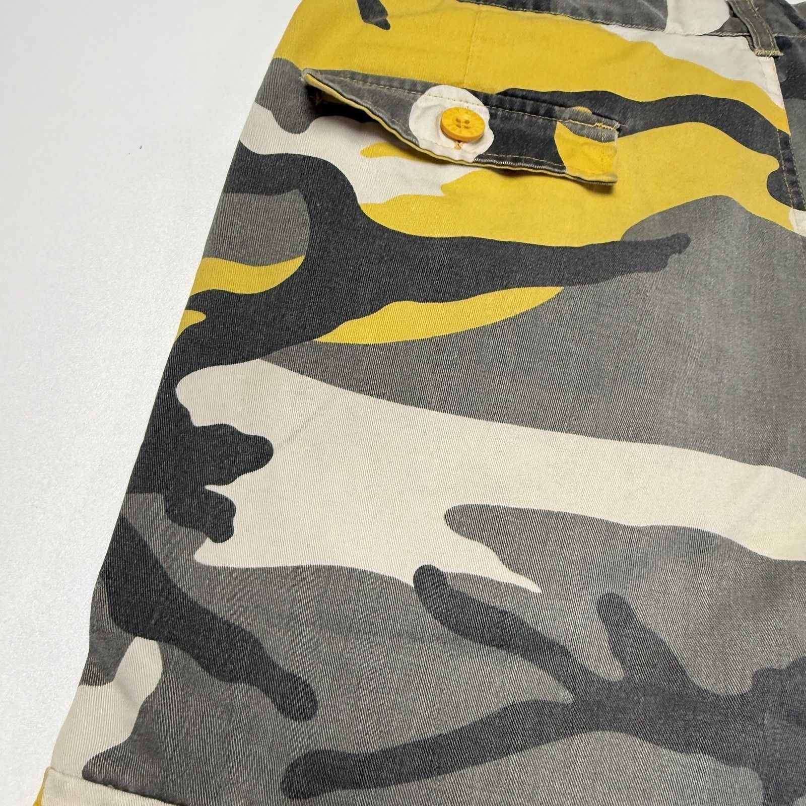 Vintage Vintage THC Camouflage Baggy Shorts Mens 42 W Yellow Skate G Size US 42 / EU 58 - 10 Thumbnail