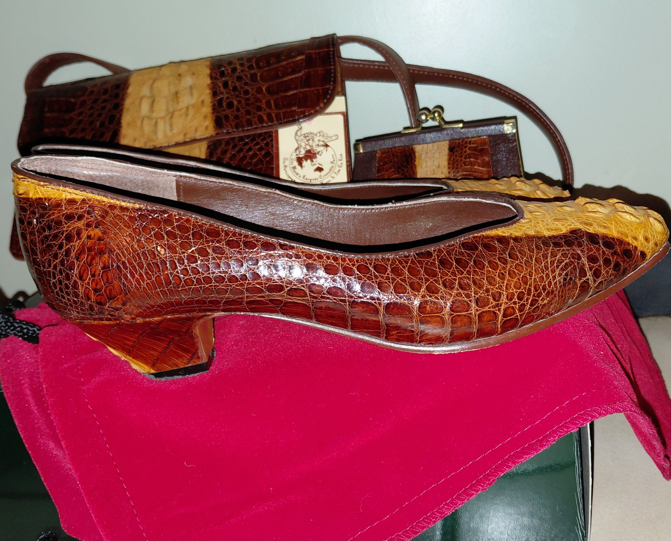 Diamond Leather Collection Real crocodile leather purse, with wallet and shoes Size ONE SIZE - 18 Thumbnail