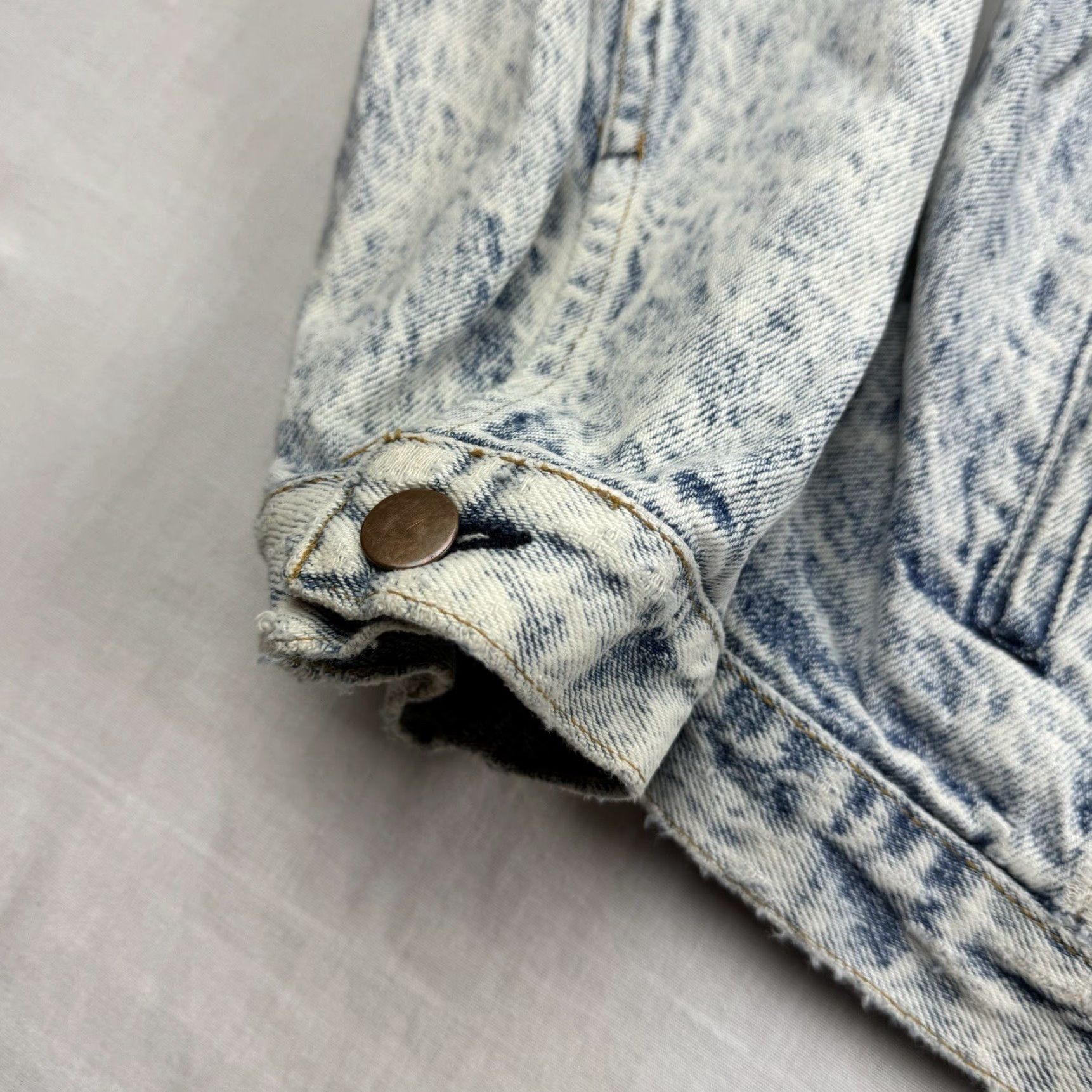 Denime VINTAGE Denim Jacket Male M Blue 80s Denim Jacket Vintage Acid Washed Worn 80s American男性 Size US M / EU 48-50 / 2 - 3 Thumbnail