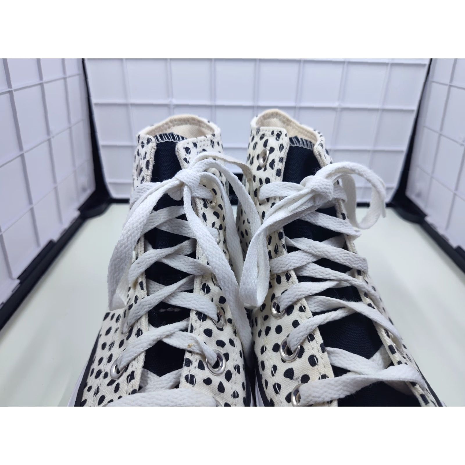 Converse Women's Converse Chuck Taylor All Star High Top Welcome To The Wild Leopard Sneakers 7 White Size M / US 6-8 / IT 42-44 - 3 Thumbnail