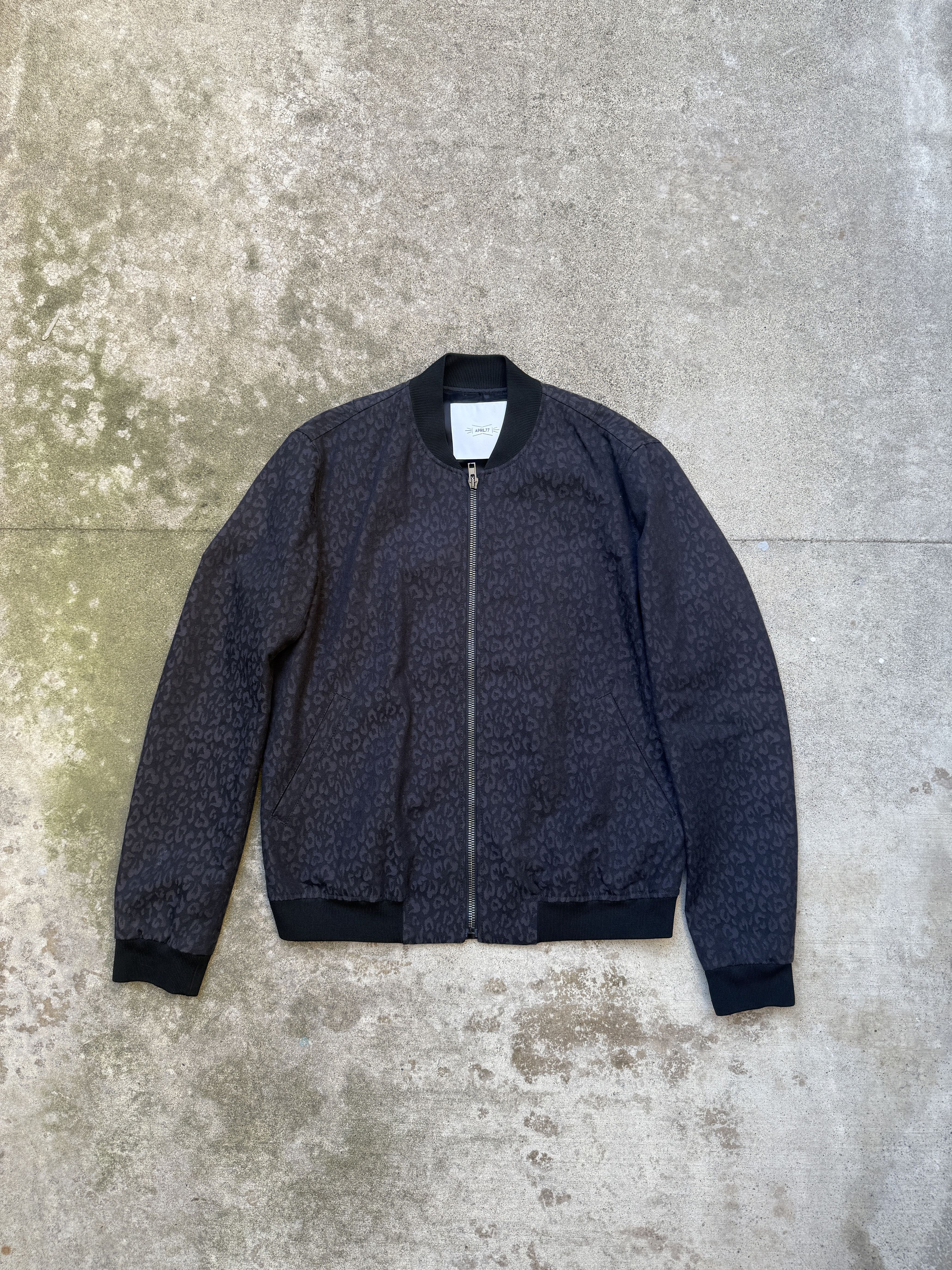 April 77 April 77 jacquard bomber jacket baby cat cheetah leopard L Size US L / EU 52-54 / 3 - 1 Thumbnail