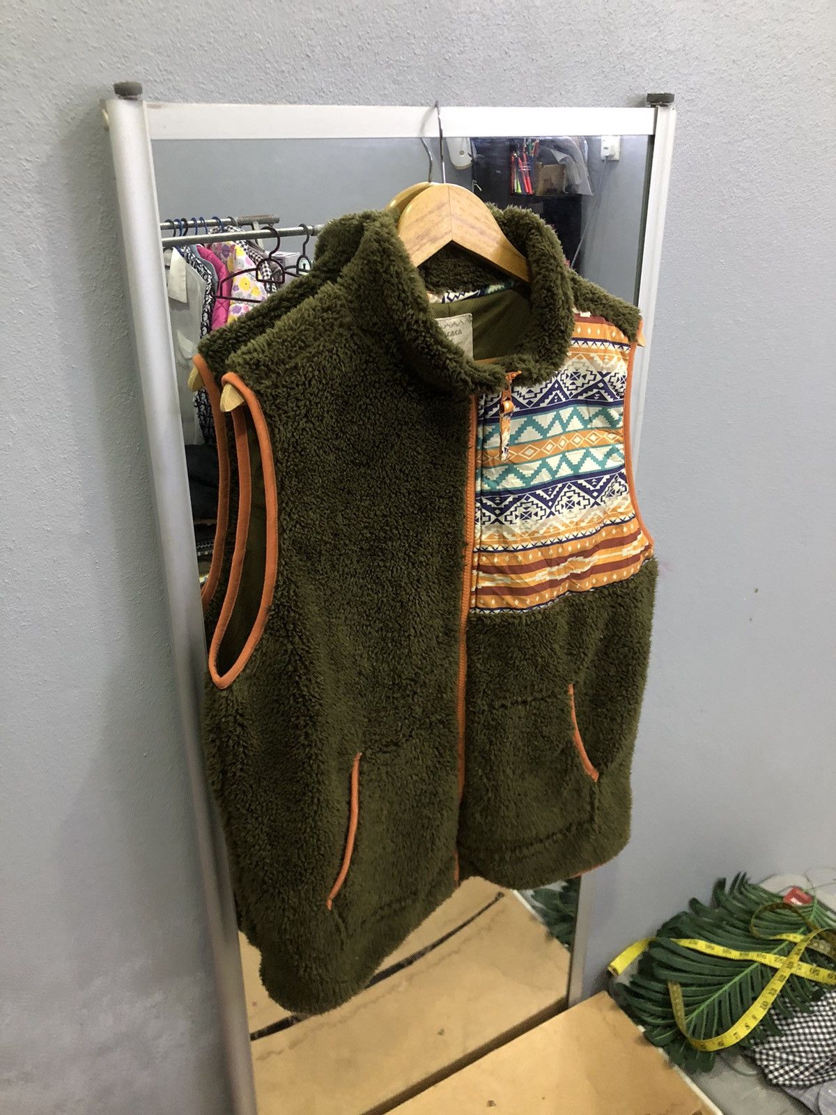 Japanese Brand Titicaca Olive Sherpa Fleece Vest Tribal Panel Size US M / EU 48-50 / 2 - 3 Thumbnail