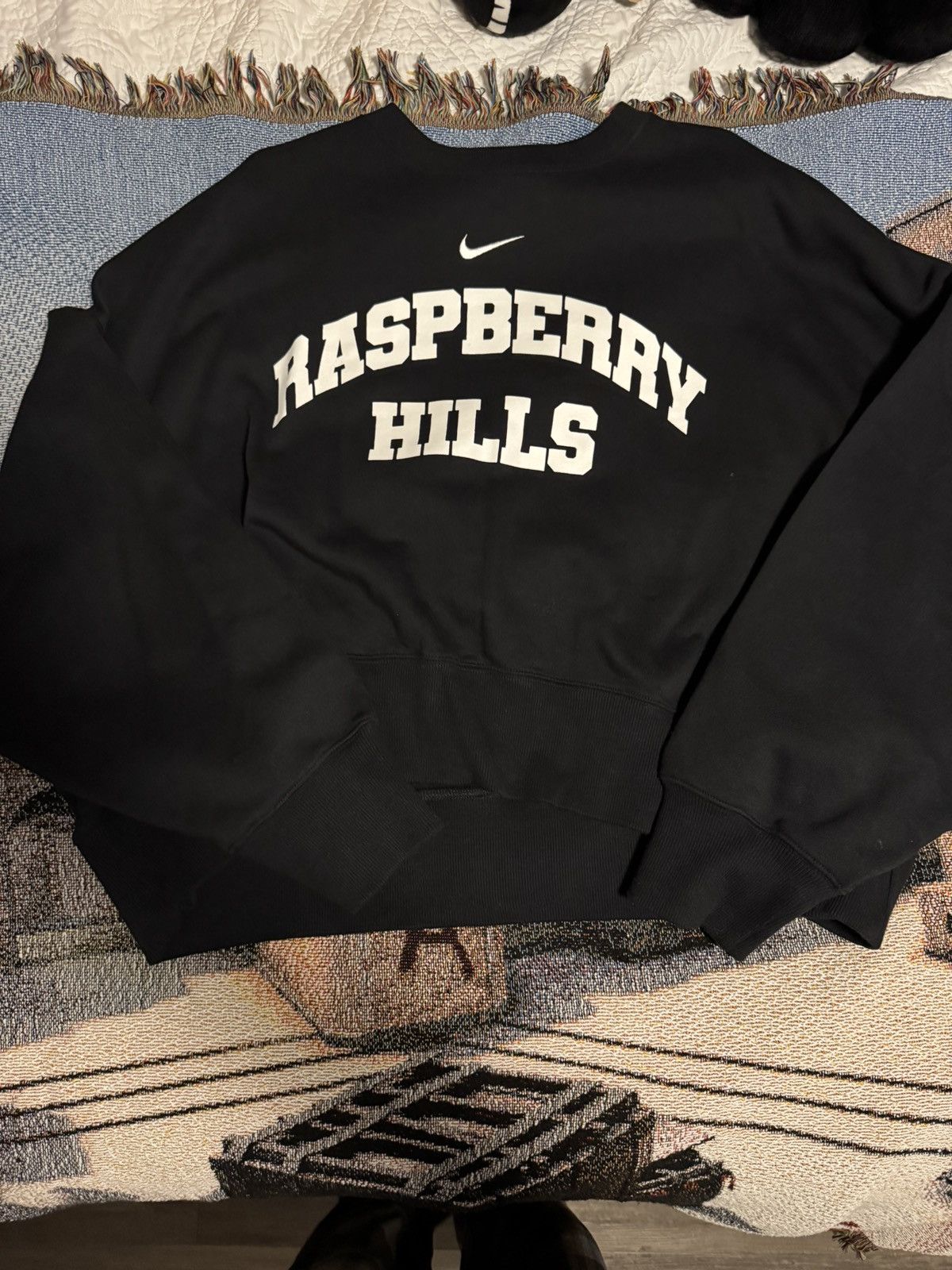 The GV Gallery GV Gallery Raspberry Hills X Nike Crewneck Collab Size US M / EU 48-50 / 2 - 1 Preview