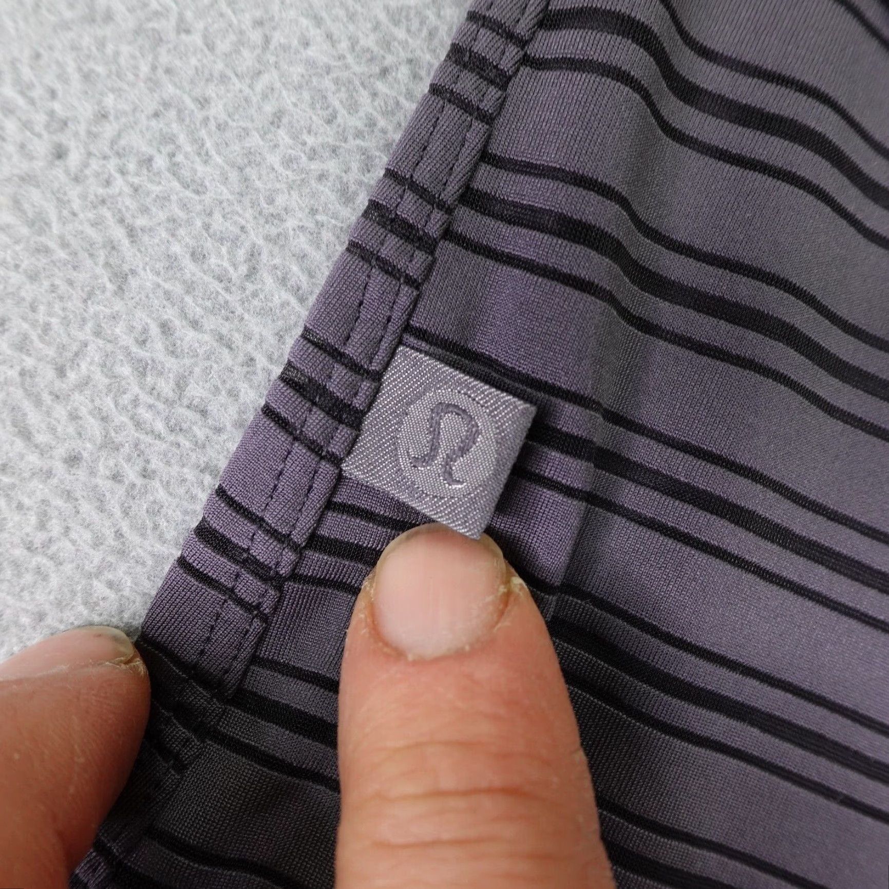 Lululemon VINTAGE Lululemon Shirt Womens 6 Gray Striped Long Sleeve Yoga Top Activewear Size M / US 6-8 / IT 42-44 - 7 Thumbnail