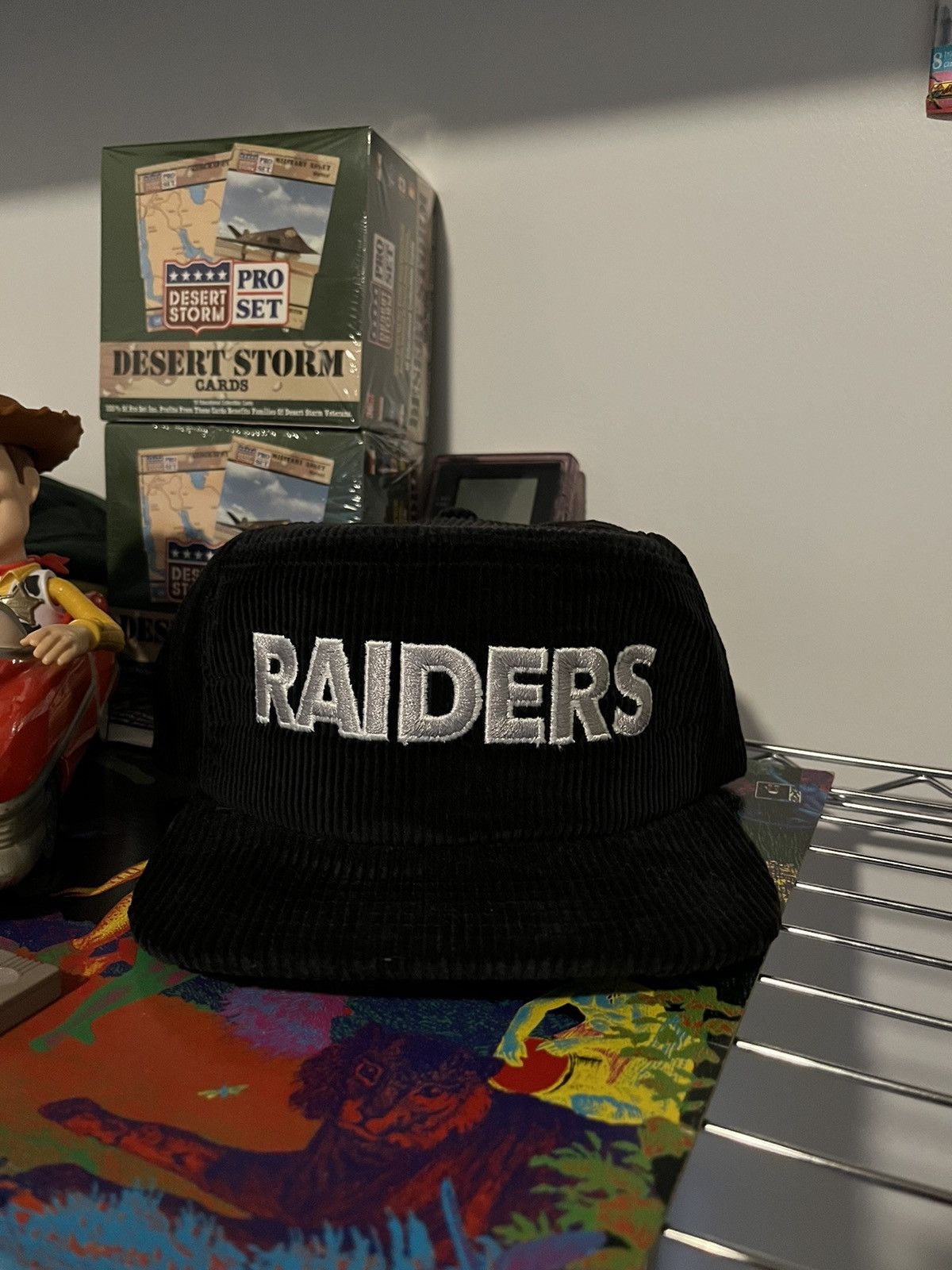 image of New Era x Oakland Raiders Vintage 1980S 6-Panel Corduroy Oakland Raiders Snapback in Black, Men's