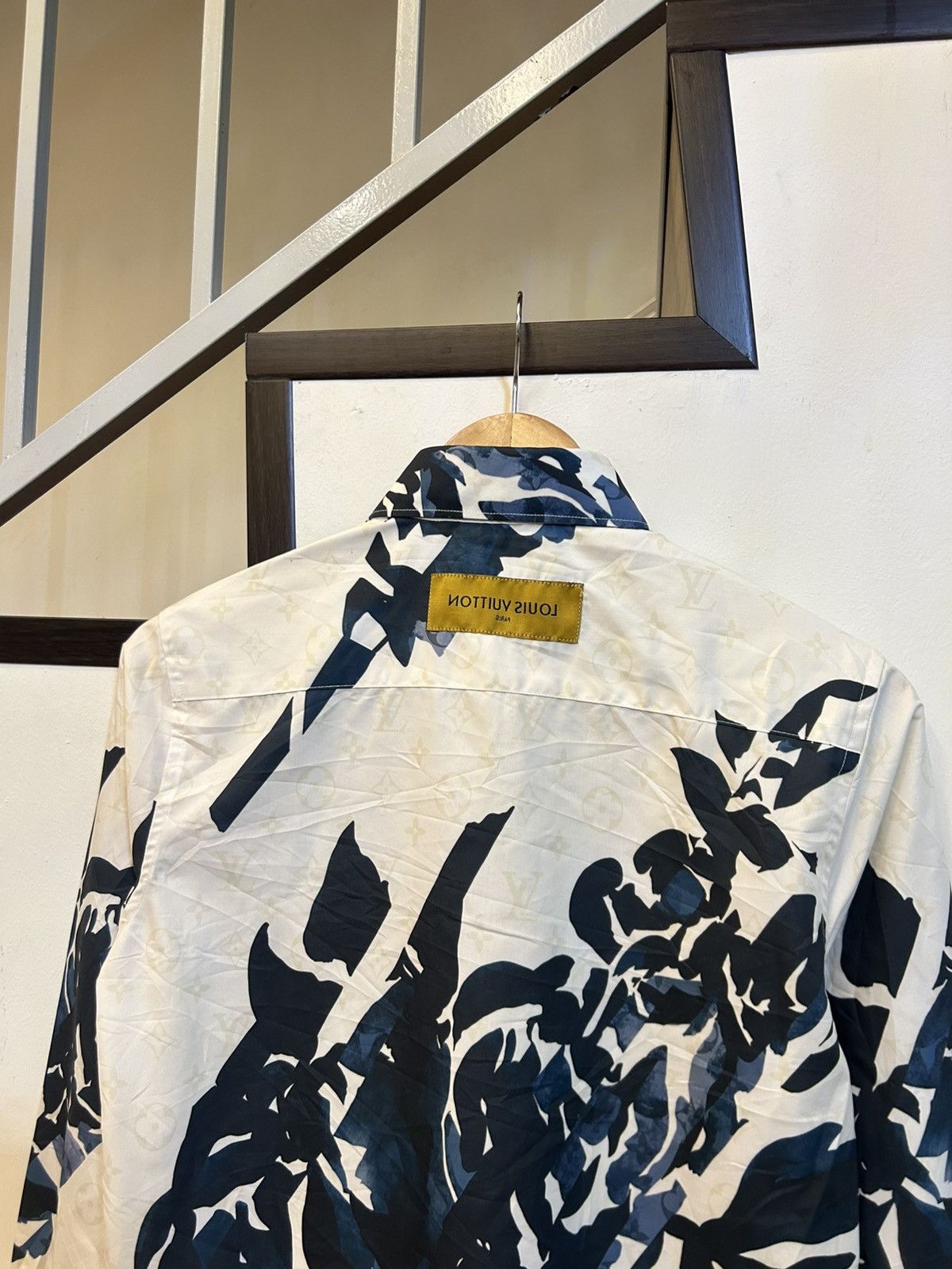 Louis Vuitton Louis Vuitton x Virgil Abloh Monogram Tapestry Floral Shirt Size US M / EU 48-50 / 2 - 9 Thumbnail