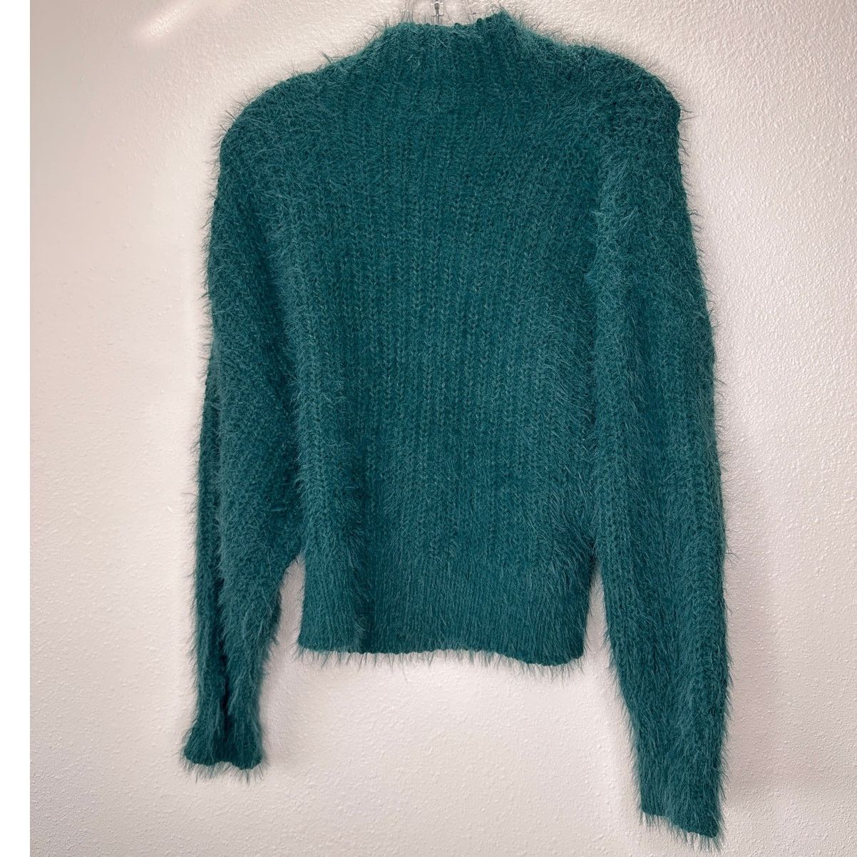 Express Express Green Fuzzy Long Sleeve Mock Neck Crop Sweater XS Size XS / US 0-2 / IT 36-38 - 6 Thumbnail
