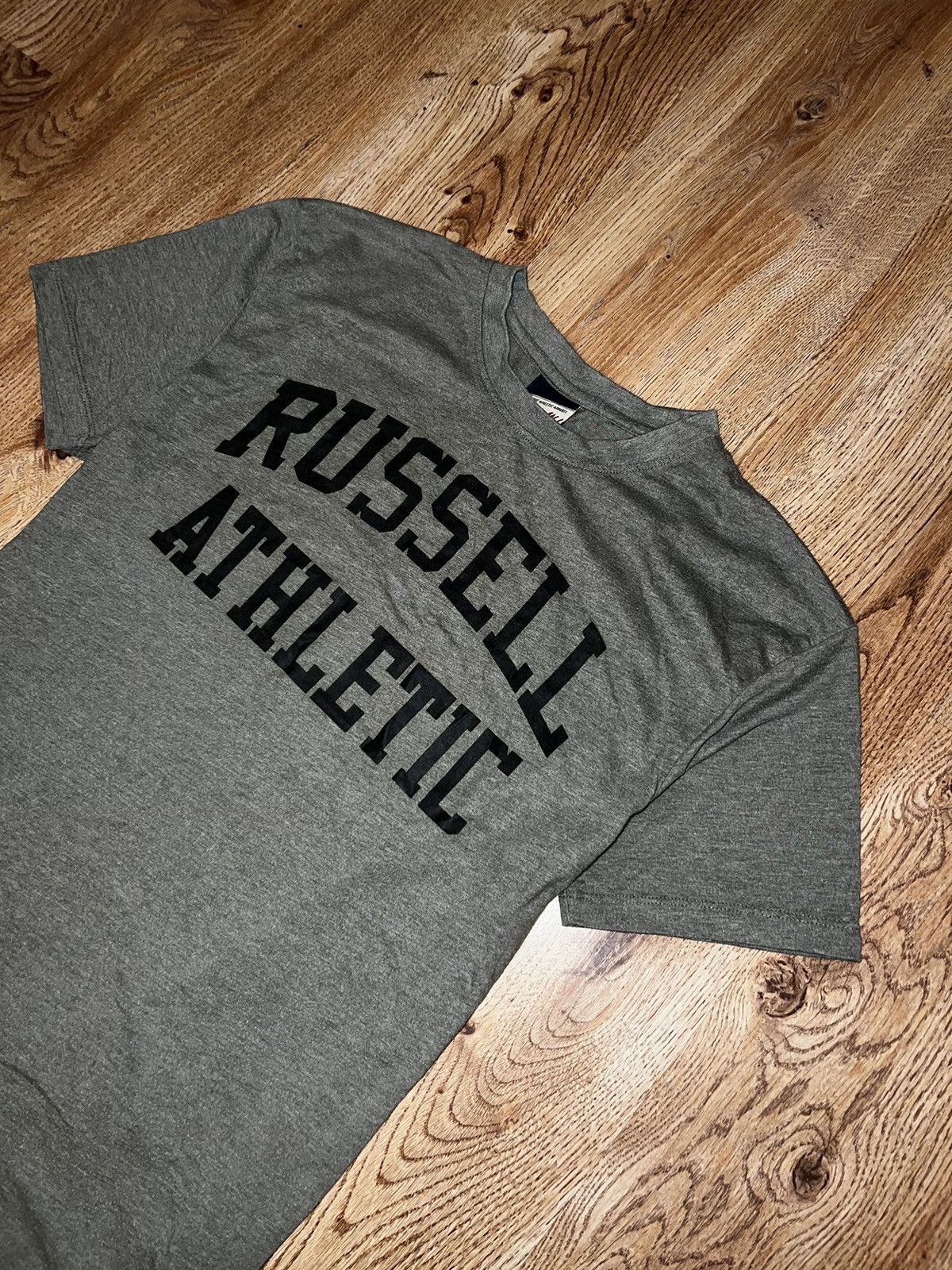 Russell Athletic × Vintage 💥Thrashed Vintage Russell Athletic Sun Faded Washed T-Shirt Size US L / EU 52-54 / 3 - 2 Thumbnail