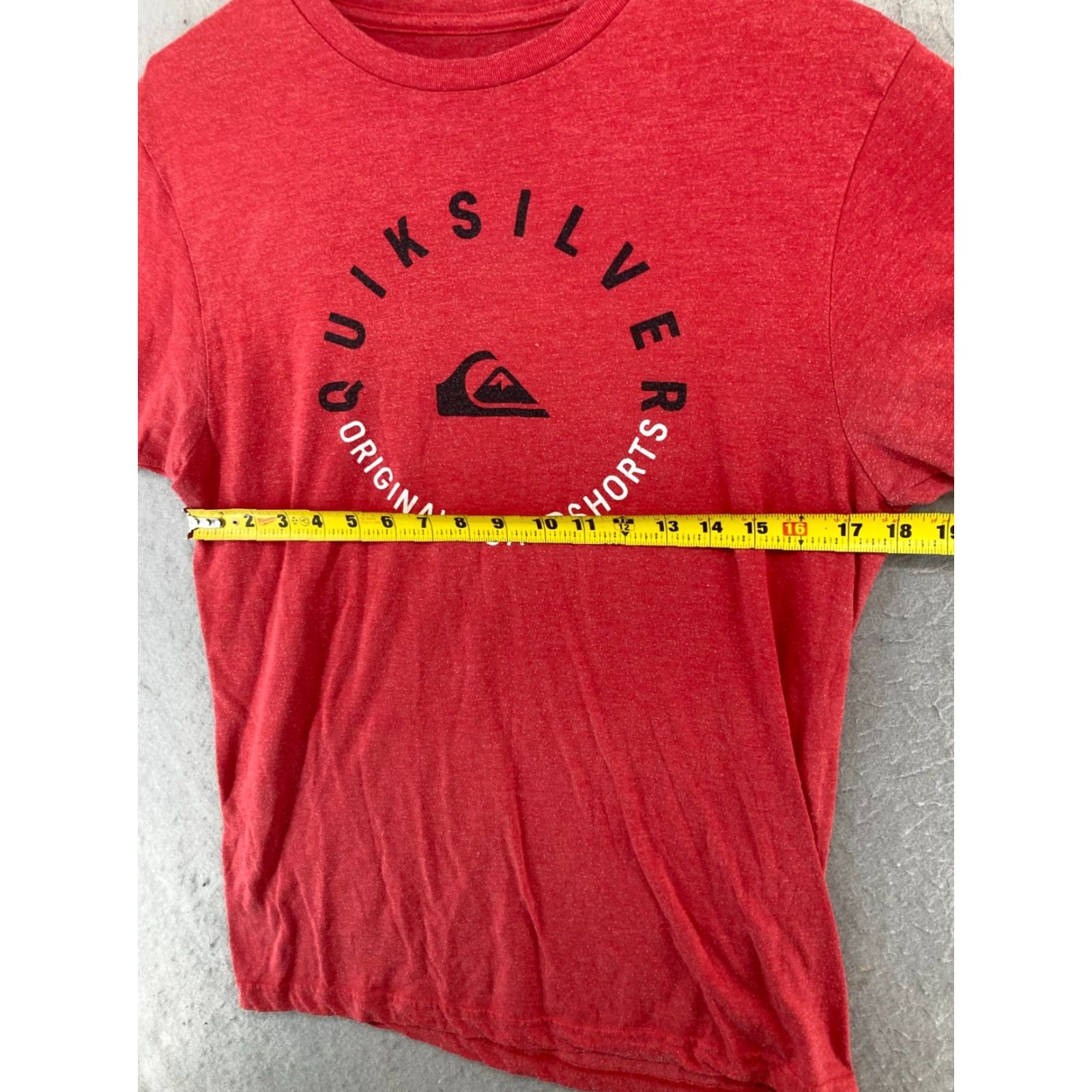 Quiksilver Quiksilver TShirt Mens Regular Red Beach Shirt M Red Graphic Print Short Sleeve Crew Neck Jersey Cotton Blend All Seasons Regular Fit Size US M / EU 48-50 / 2 - 2 Thumbnail