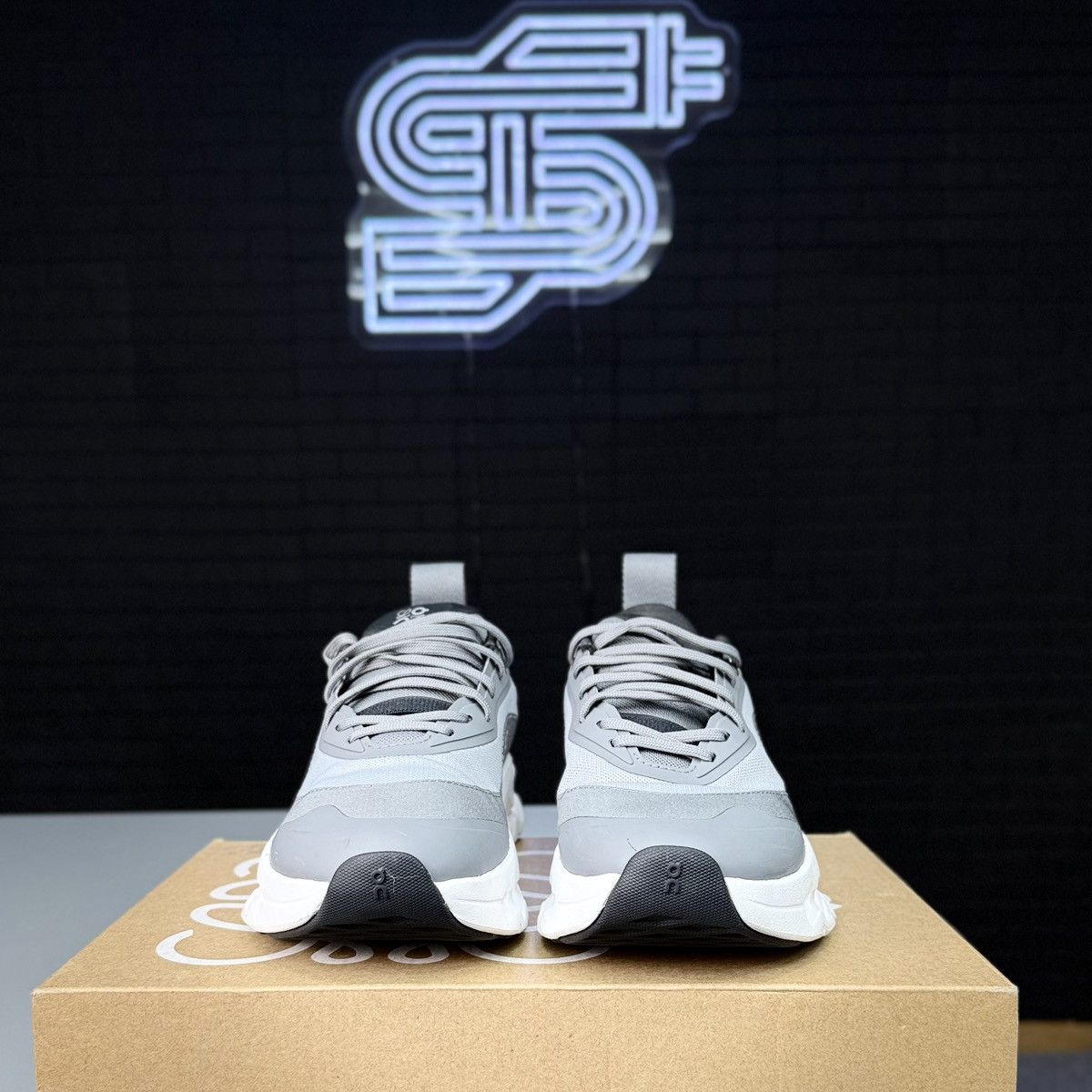 Loewe × On Loewe x On Cloud Size US 5 / EU 37 - 3 Thumbnail