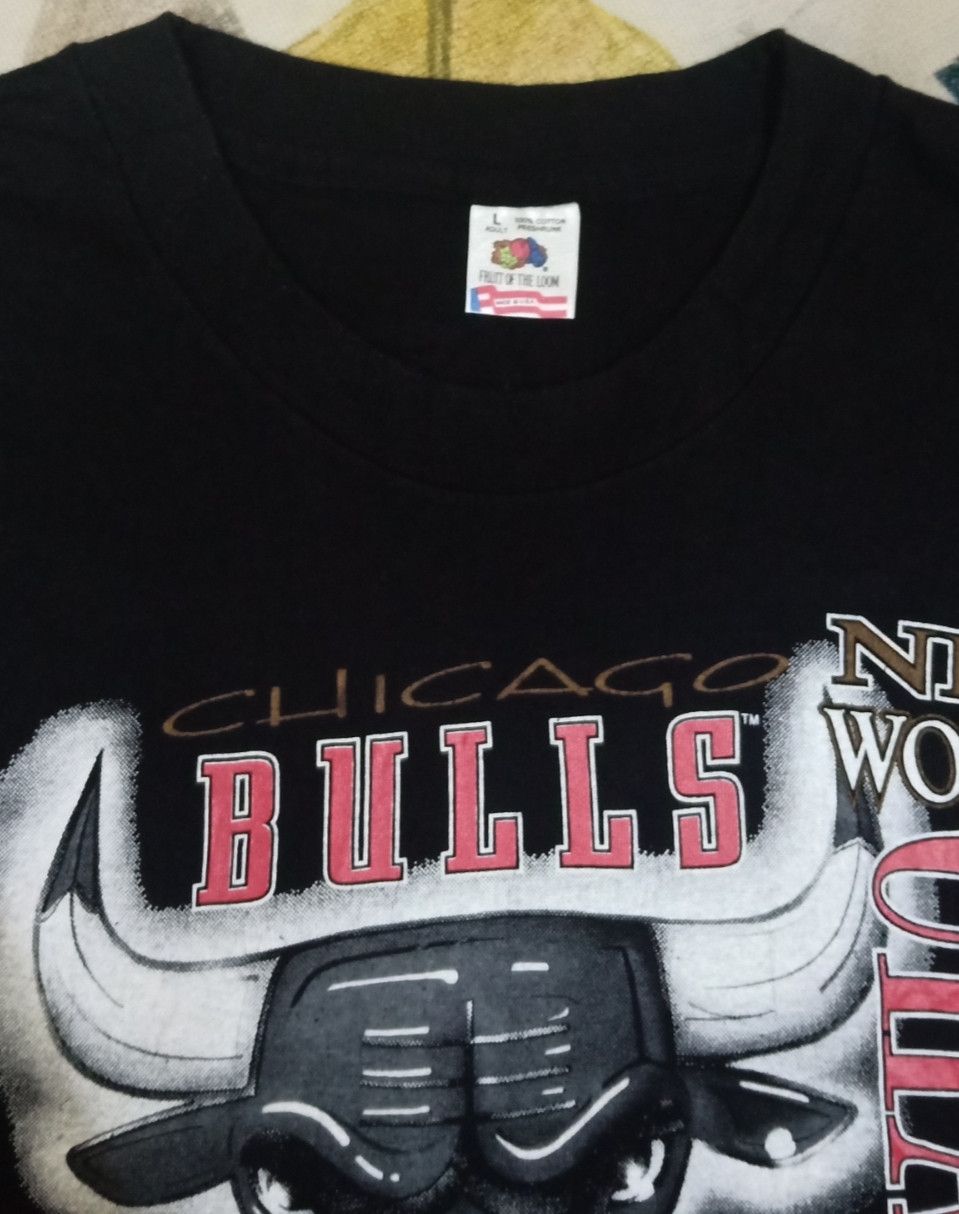 Fruit Of The Loom × NBA Vintage 90s Chicago Bulls 3 Peat NBA World Champions T-shirt Size US L / EU 52-54 / 3 - 11 Thumbnail
