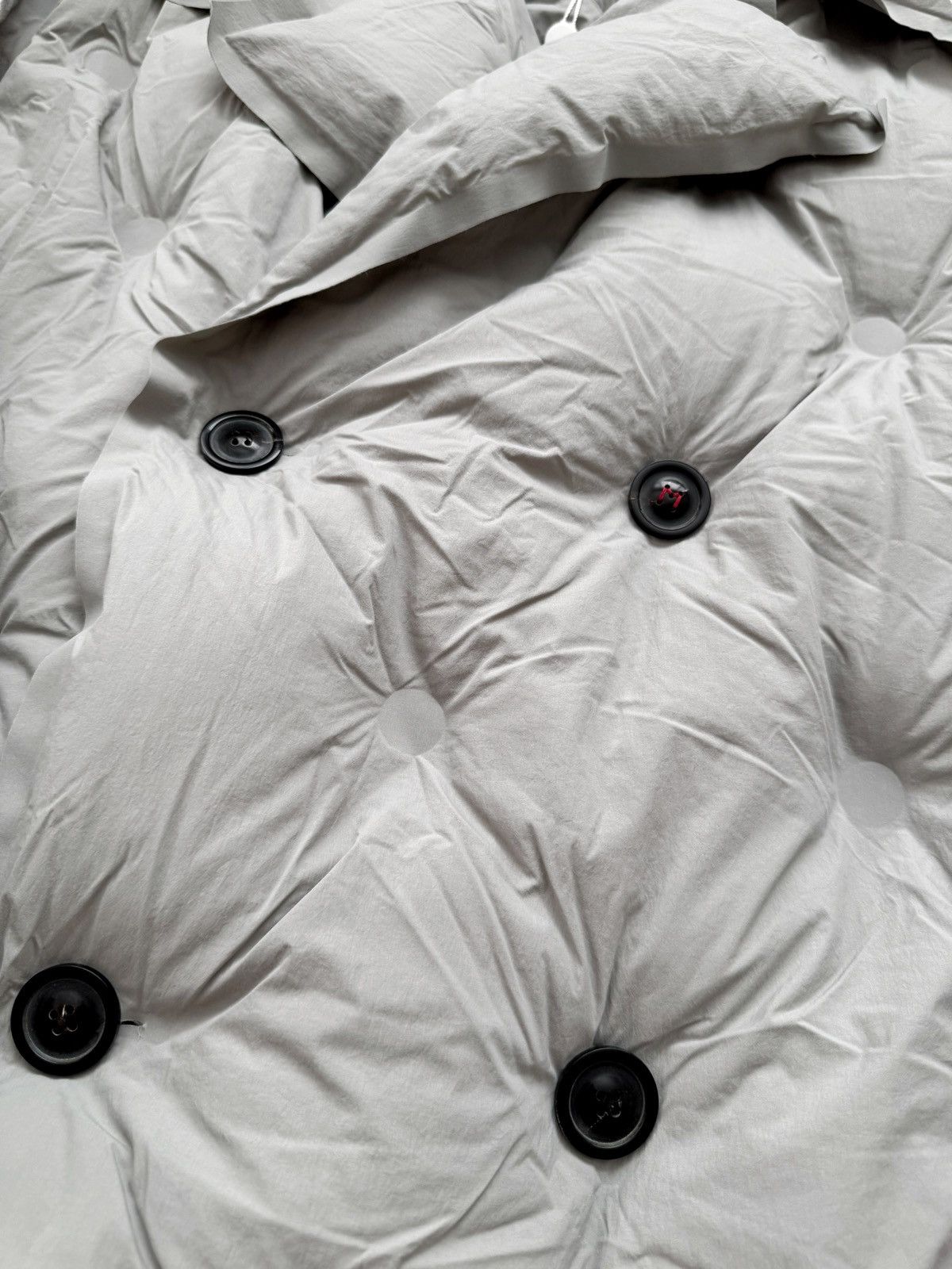 Maison Margiela GRAIL Grey Tufted Duvet Quilted Puffer Coat Size US M / EU 48-50 / 2 - 5 Thumbnail