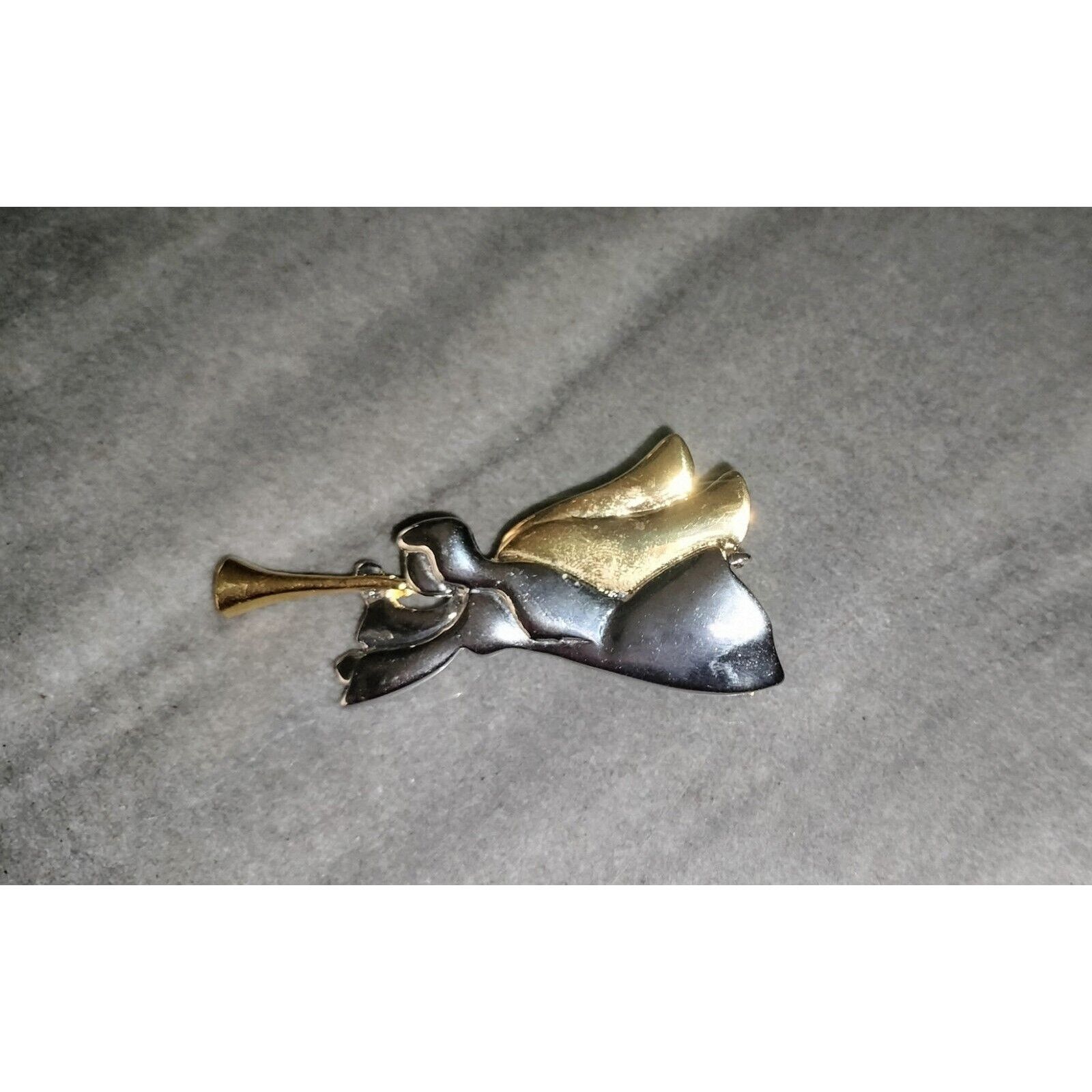 Liz Claiborne Liz Claiborne Angel Brooch Blowing Horn Silvertone Metal Pin Size ONE SIZE - 14 Thumbnail