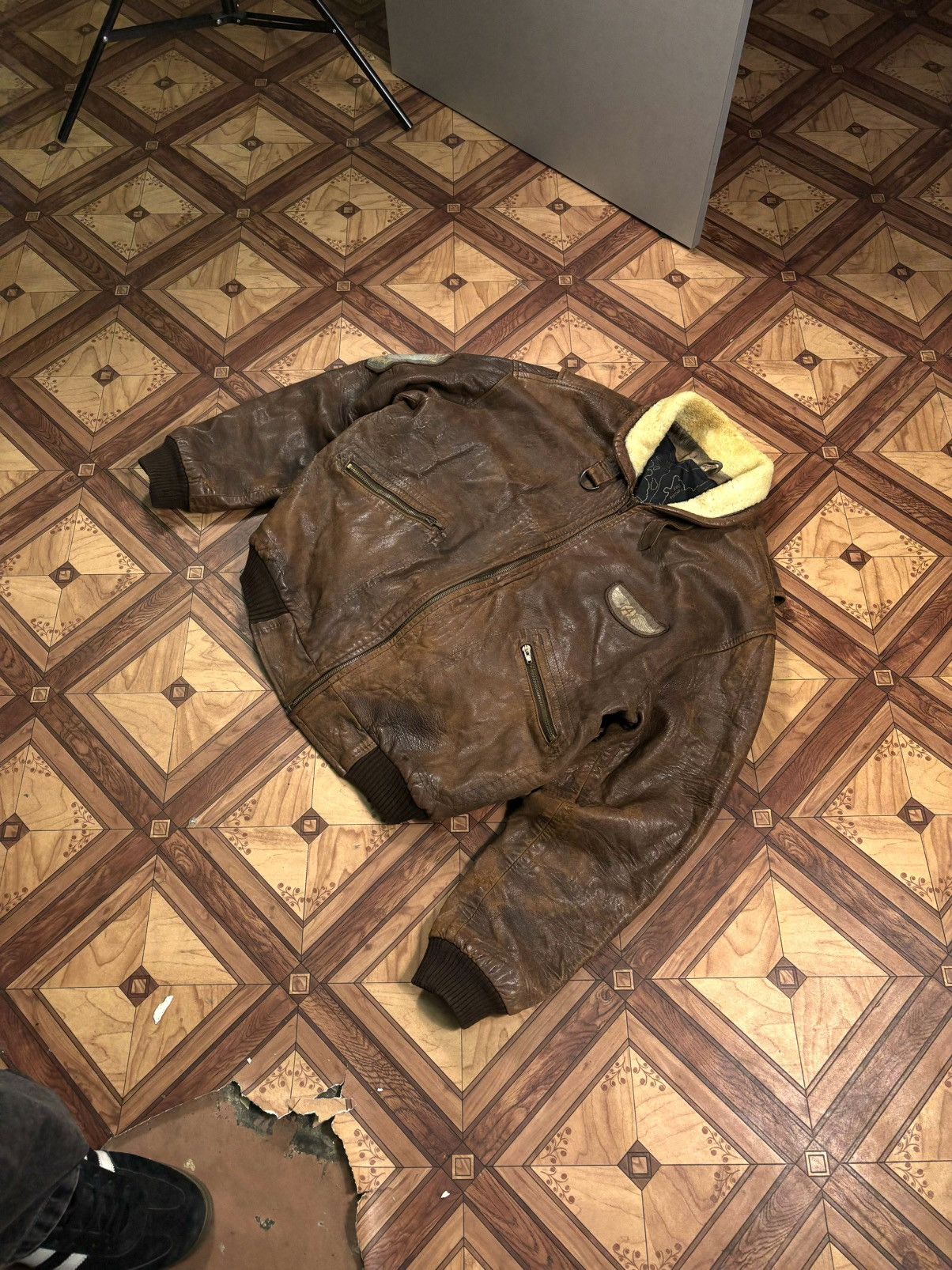 Vintage Avirex style leather bomber jacket Size US L / EU 52-54 / 3 - 5 Thumbnail