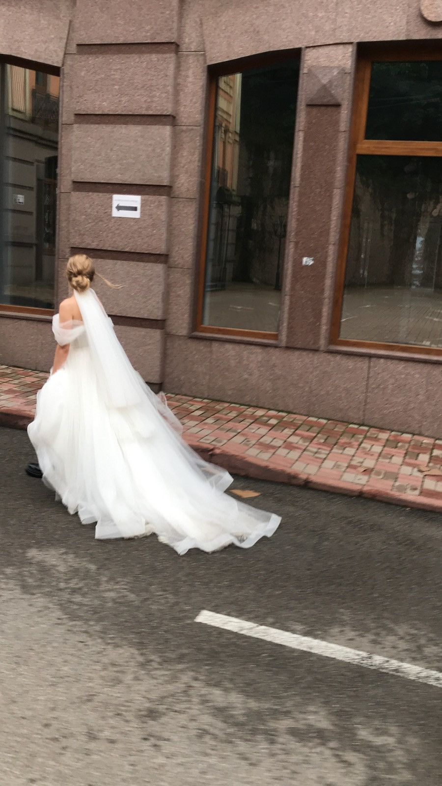 Designer Weeding dress Size ONE SIZE - 2 Thumbnail