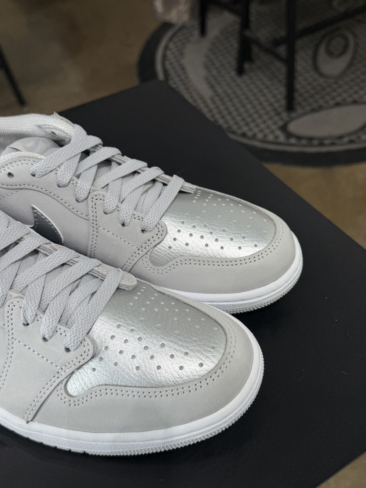 Jordan Brand Jordan 1 Low Metallic Silver Size 9 (2024) Size US 9 / EU 42 - 8 Thumbnail