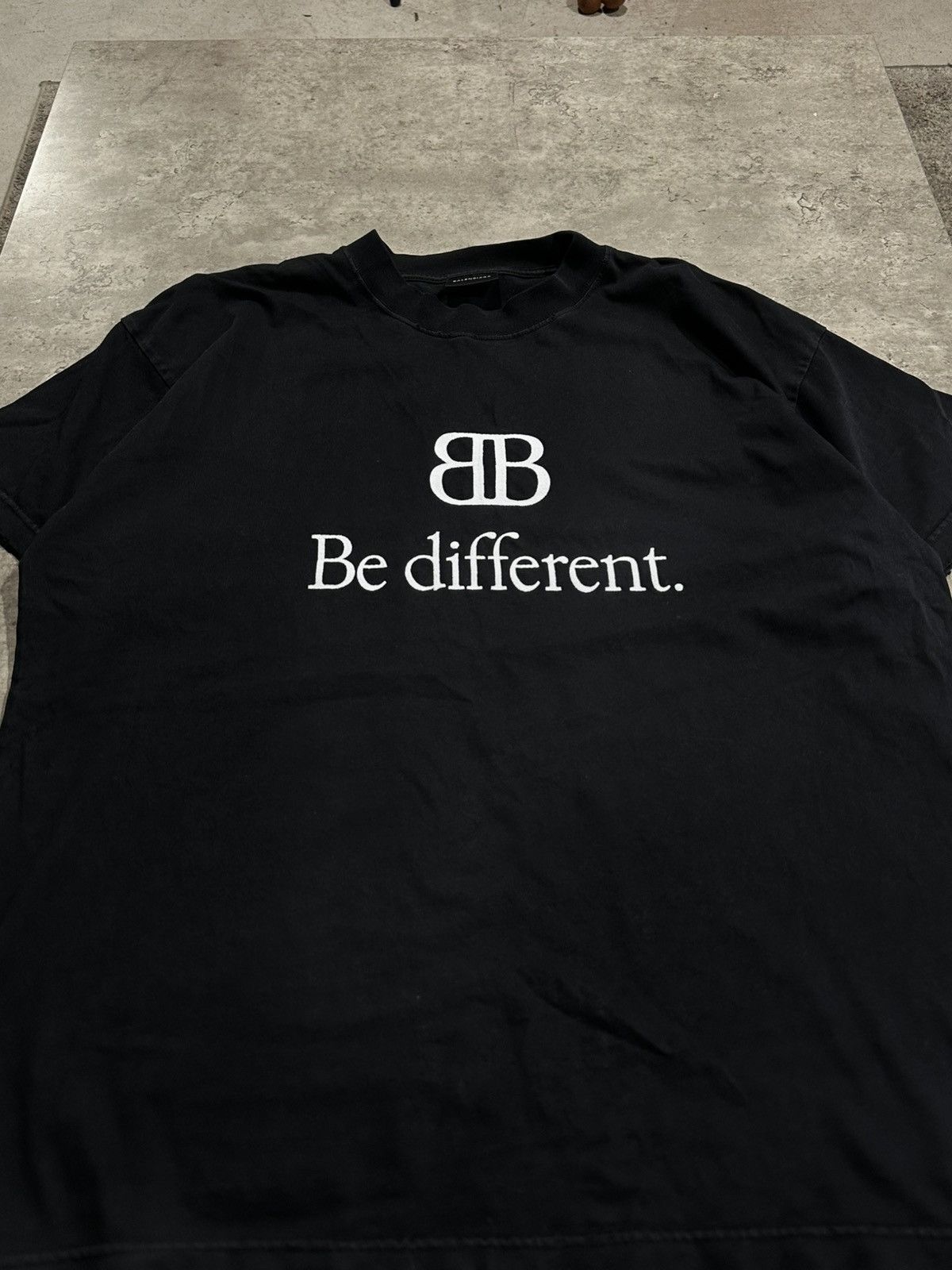 Balenciaga balenciaga be different tshirt Size US L / EU 52-54 / 3 - 2 Thumbnail