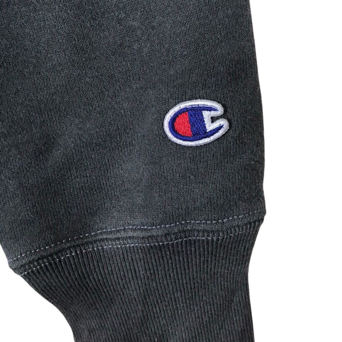 Champion Vintage Champion Mini Logo Pullover Jumper Sweatshirt Size US M / EU 48-50 / 2 - 5 Thumbnail