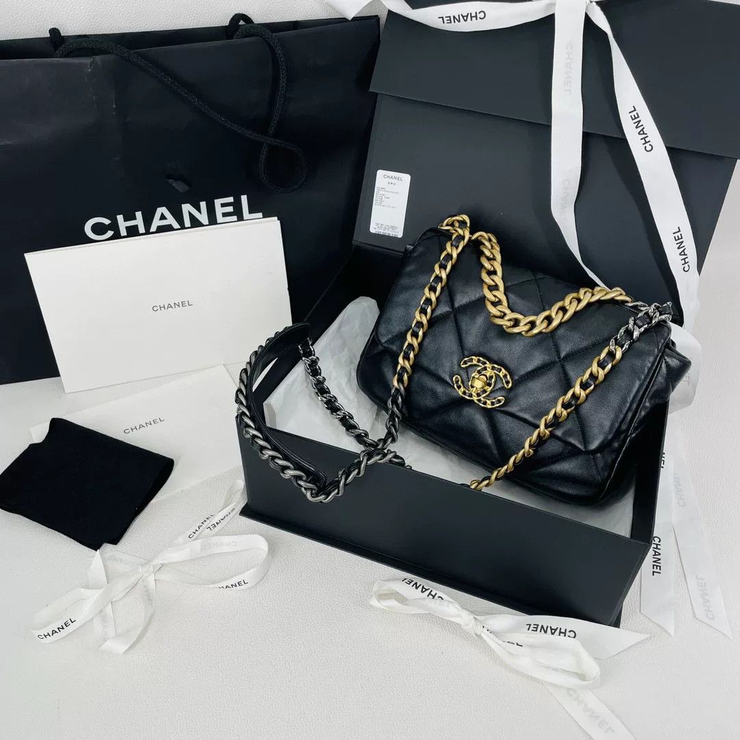 Chanel Pre-loved Bag Very good condition Size ONE SIZE - 1 Thumbnail