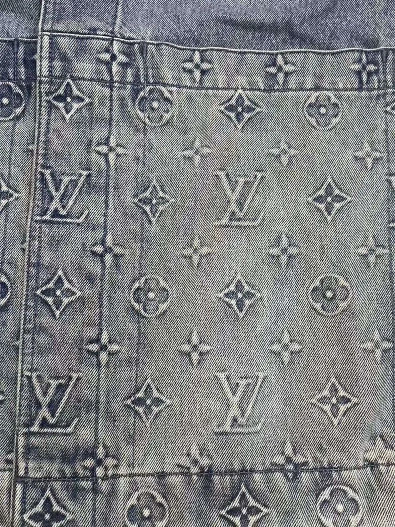 Louis Vuitton Louis Vuitton Logo Embossed Single. Size US S / EU 44-46 / 1 - 3 Thumbnail