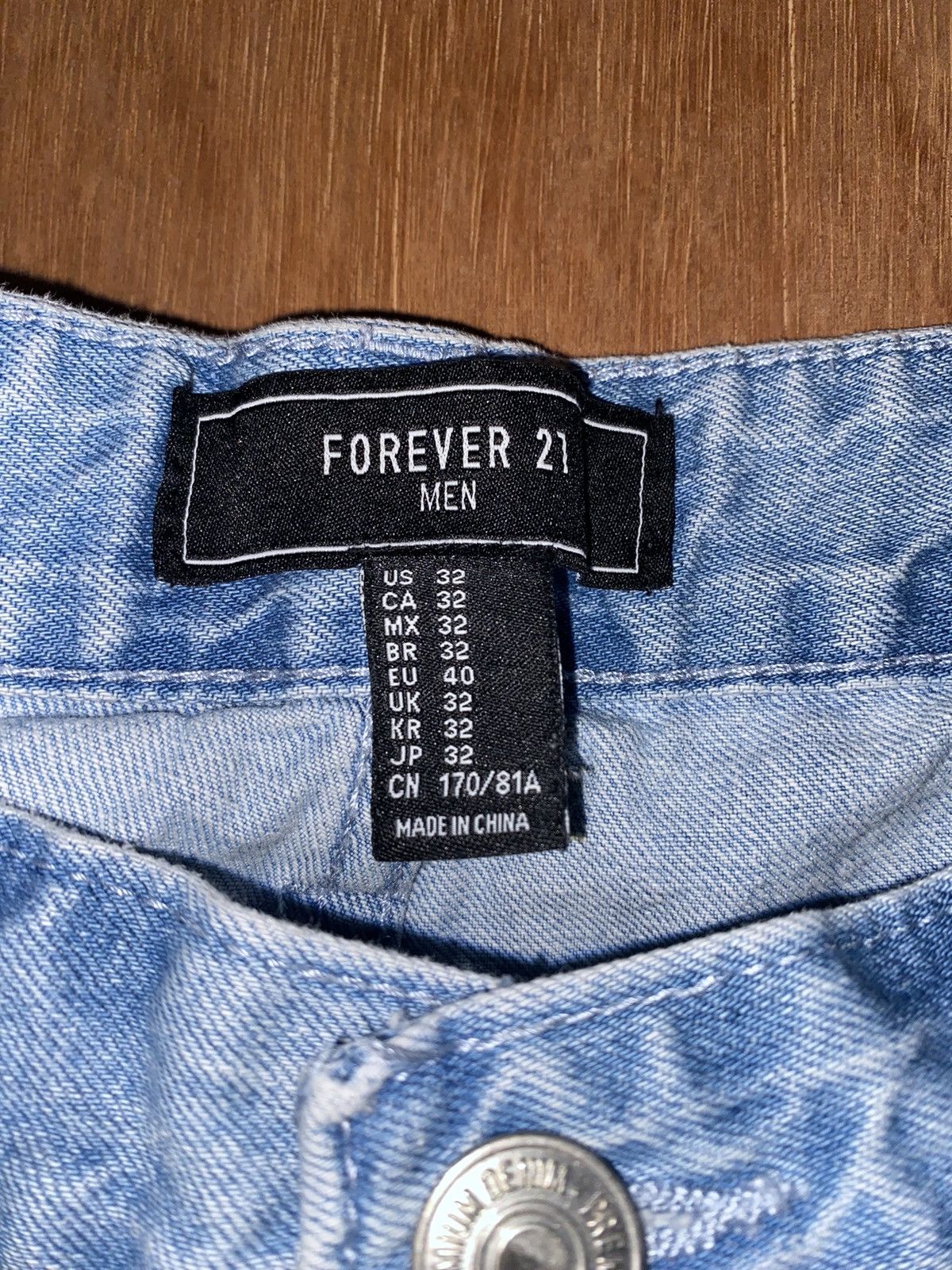 Forever 21 Ripped jeans shorts Size US 32 / EU 48 - 4 Thumbnail