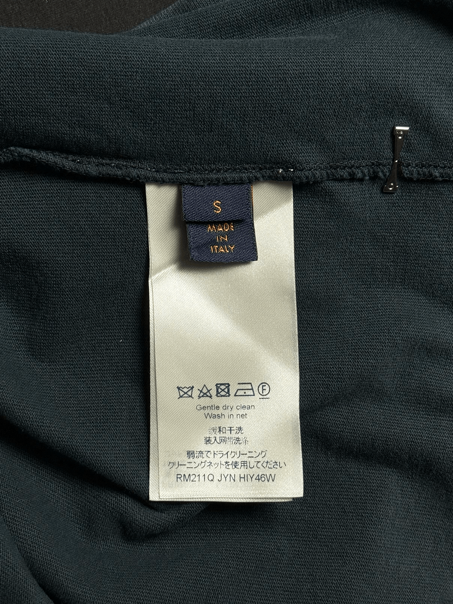 Louis Vuitton Louis Vuitton reverse-side navy long sleeve t-shirt Size US S / EU 44-46 / 1 - 5 Thumbnail