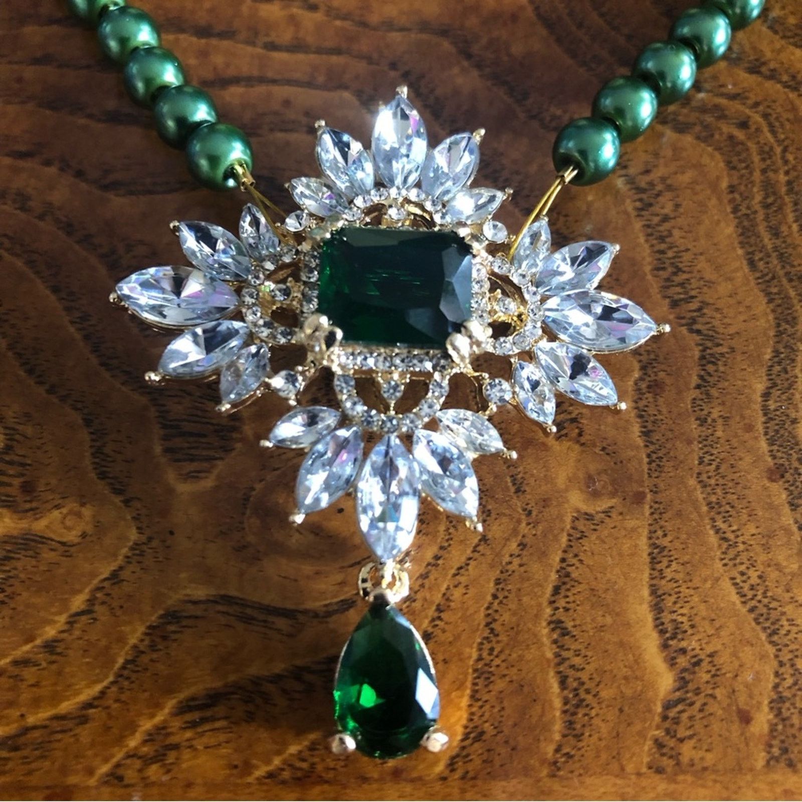 Handmade Handcrafted repurpose emerald cluster Pearl necklace Size ONE SIZE - 10 Thumbnail