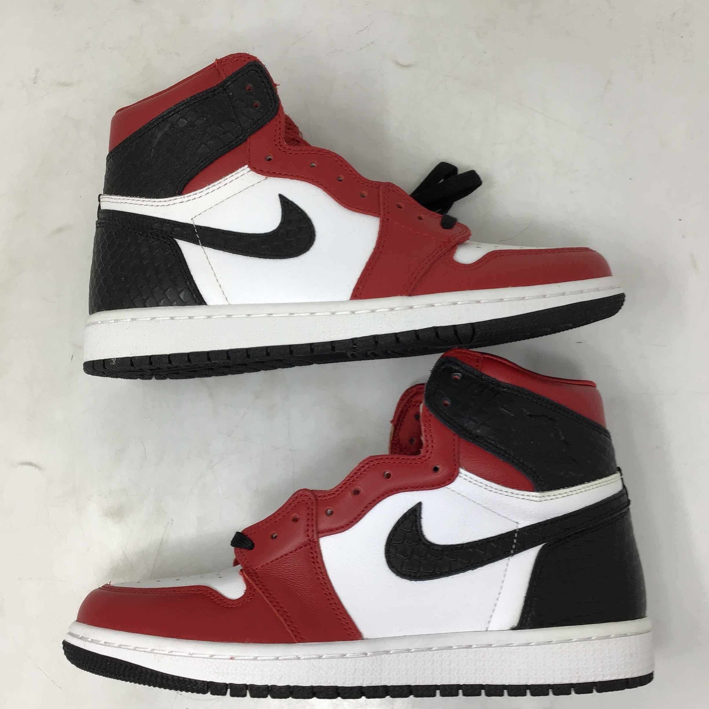 Wmns Air Jordan Retro High OG Satin Red