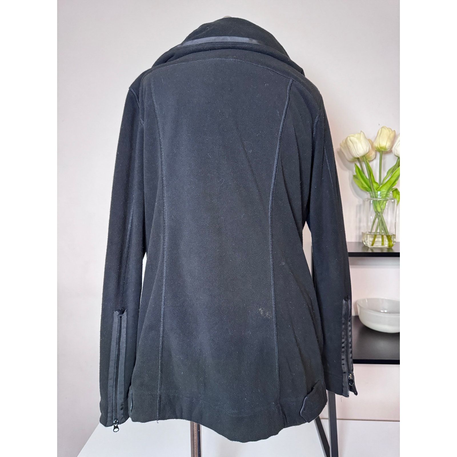 Lululemon Lululemon Moto Black Fleece Jacket Asymmetrical Zipper USED Size L / US 10 / IT 46 - 2 Thumbnail