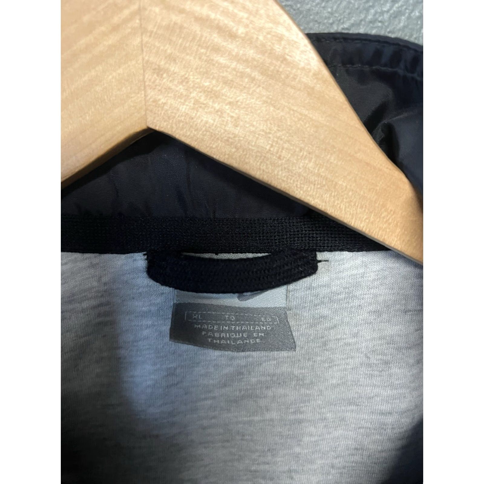 Nike VINTAGE Nike Mens Black Full Zip Athletic Softshell Windbreaker XL Gray Tag Jacket Windbreaker Full Zip Black Nike Mens XL Gray 80s 90s Size US XL / EU 56 / 4 - 3 Thumbnail