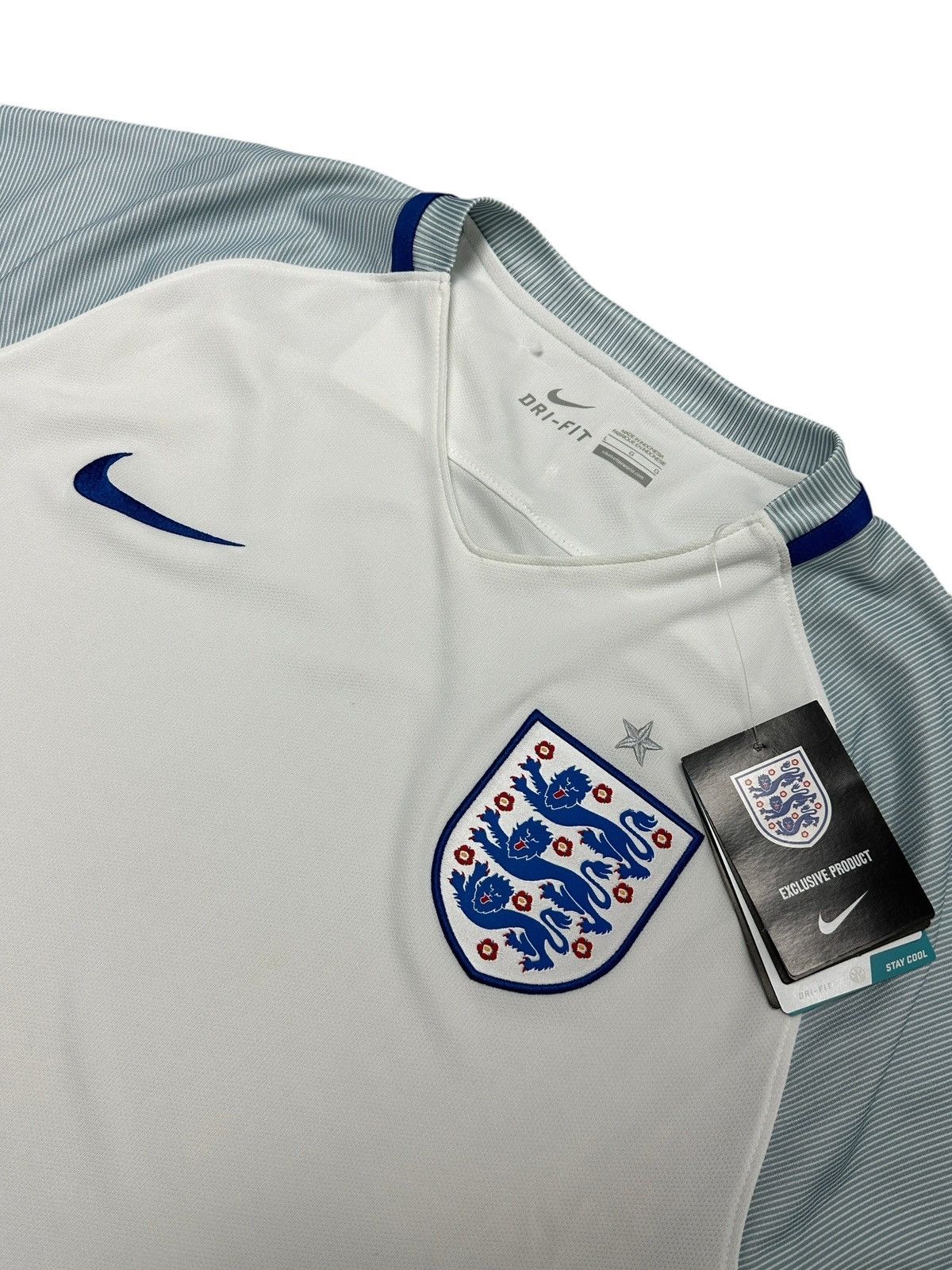 Nike England 2016/18 Home Jersey Size US L / EU 52-54 / 3 - 2 Thumbnail