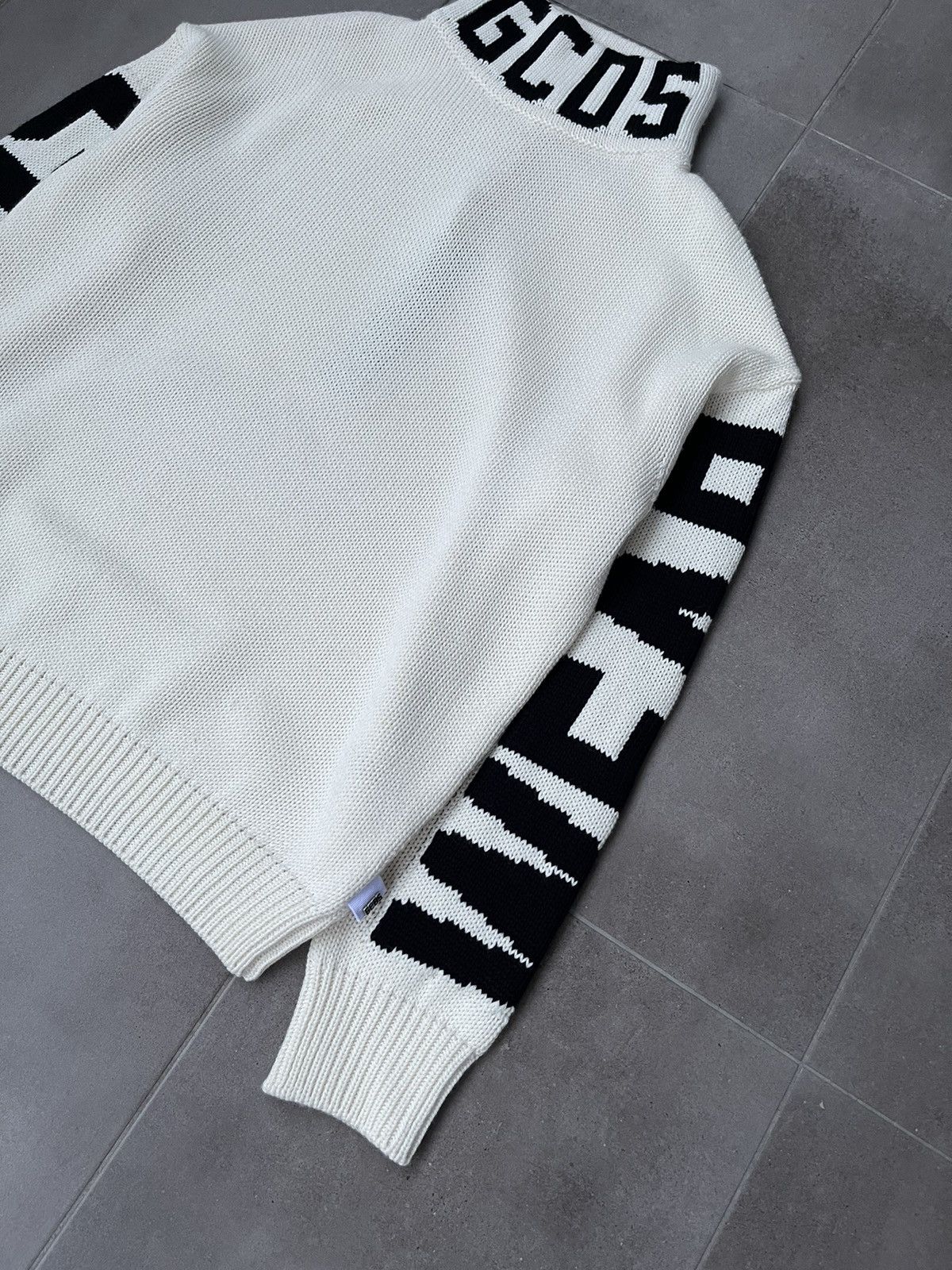 GCDS !DS! AW23 GCDS Logo Cream Turtleneck Sweater Size US M / EU 48-50 / 2 - 8 Thumbnail